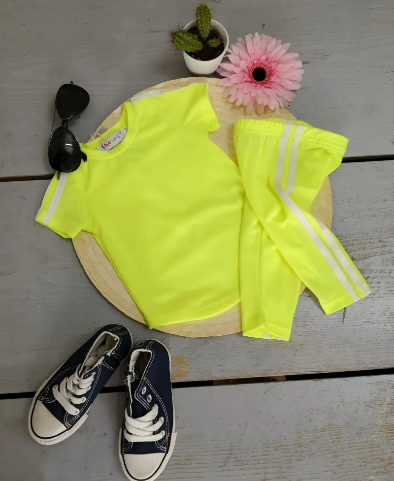 Grossiste Chicaprie - Ensemble Tee-Shirt Et Jogging Uni Avec Bandes Sportives Bébé Fille