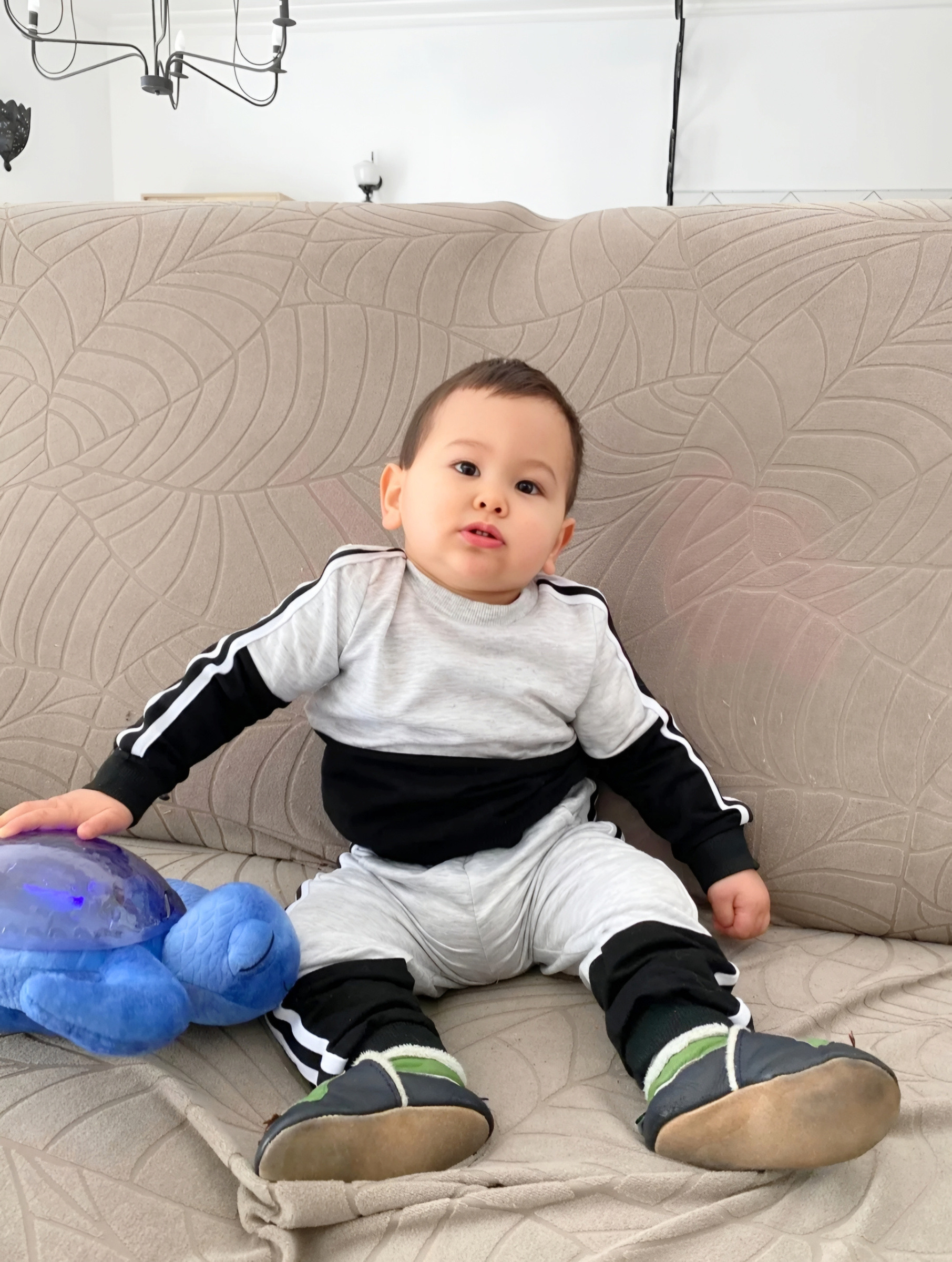 Wholesaler Chicaprie - Two-tone tracksuit with side stripes for unisex babies
