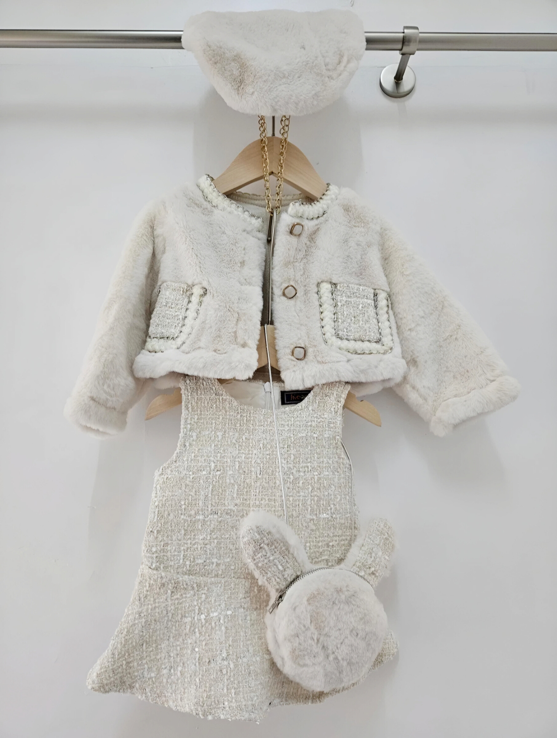 Mayorista Chicaprie - Conjunto de Fiesta para Bebé Niña: Vestido de Tweed con Lazo y Chaleco de Piel Sintética