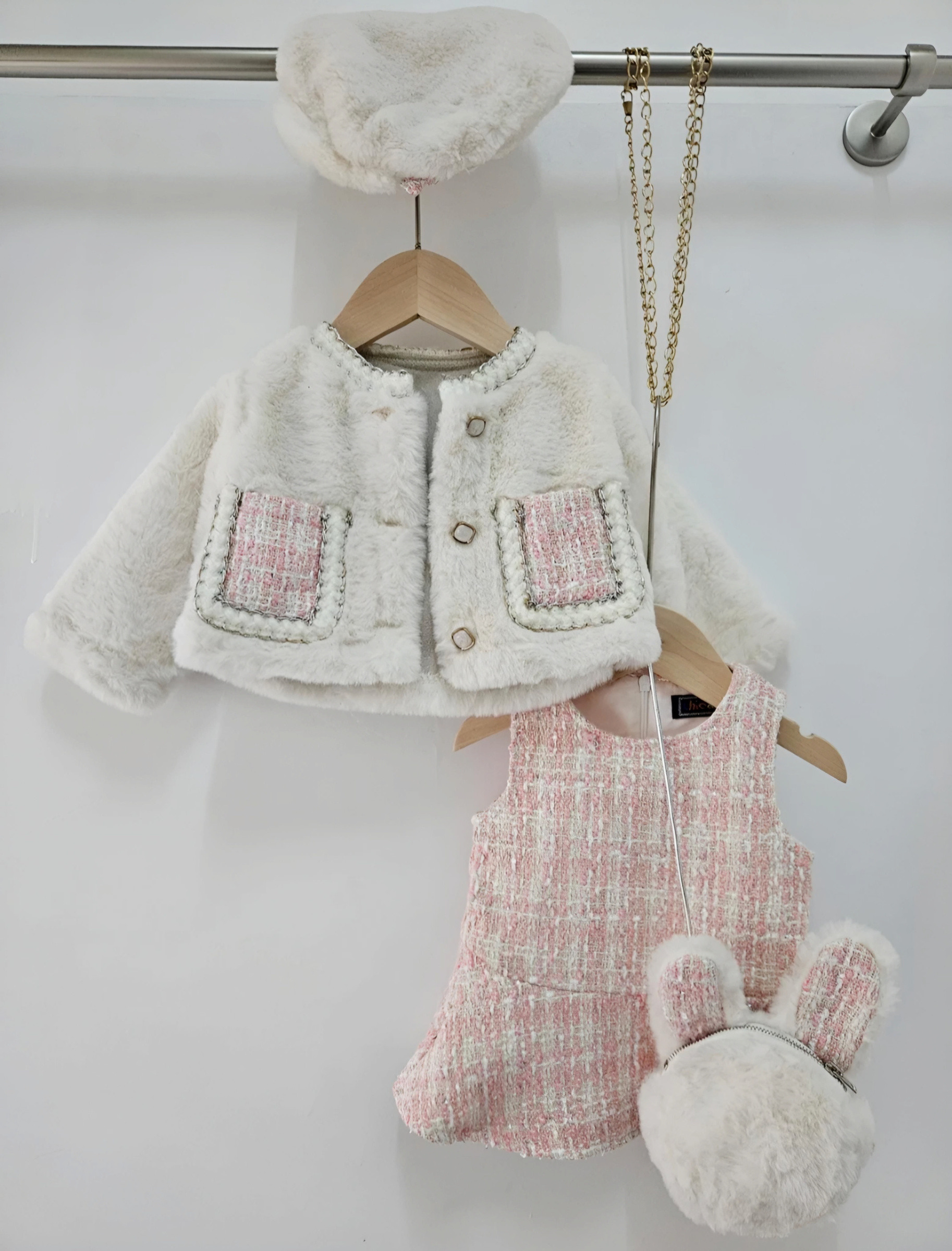 Grossiste Chicaprie - Ensemble Robe Tweed Noeud Et Gilet Faux Fourrure Fête Bébé Fille