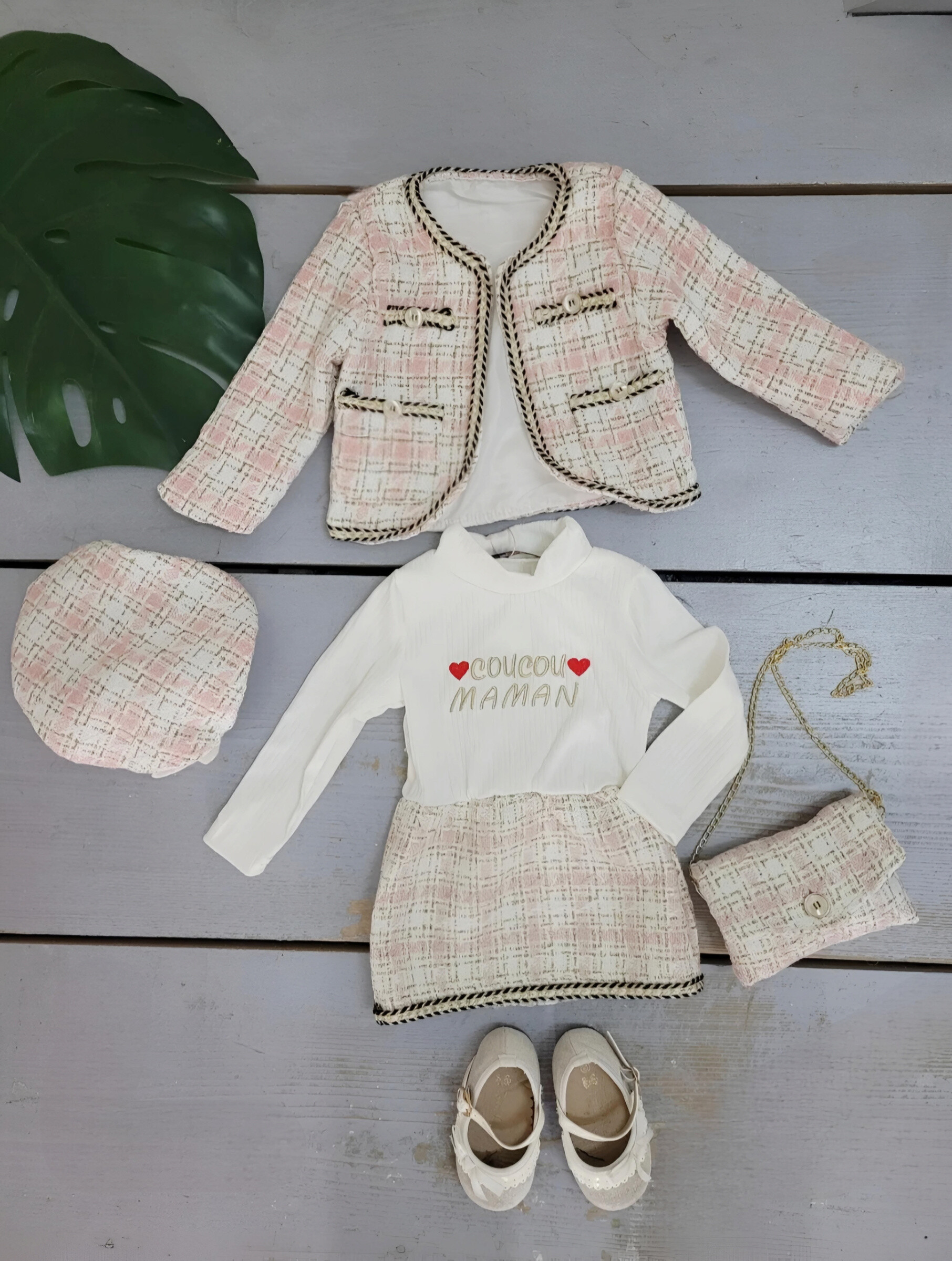 Mayorista Chicaprie - Conjunto para bebé niña compuesto por un chaleco de tweed a cuadros y un vestido con cuerpo liso y corazones