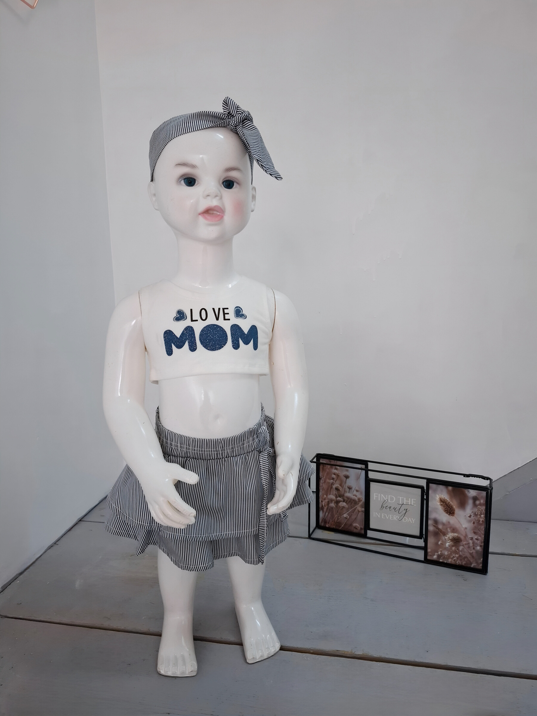 Grossiste Chicaprie - Ensemble Crop Top Ecriture Coeurs Avec Jupe Rayures Et Volants Bébé Fille