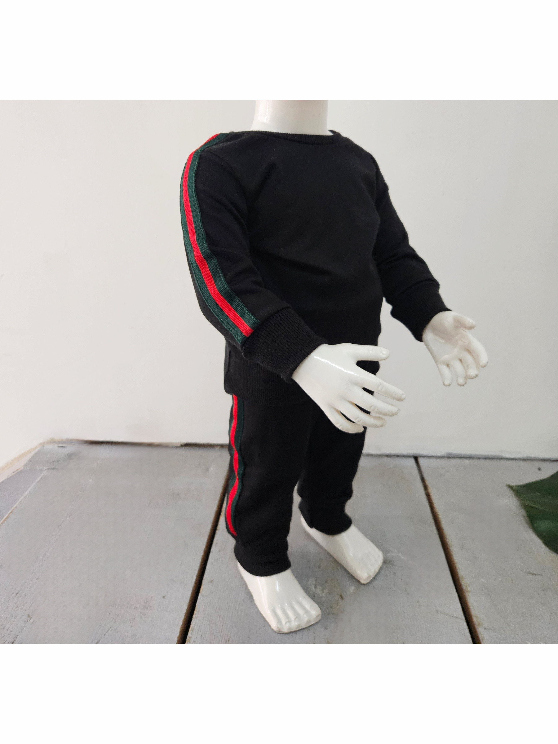 Grossiste Chicaprie - Ensemble Pull Manches Longues Et Jogging Uni Avec Bandes Latérales Sport Urbain Bébé Mixte