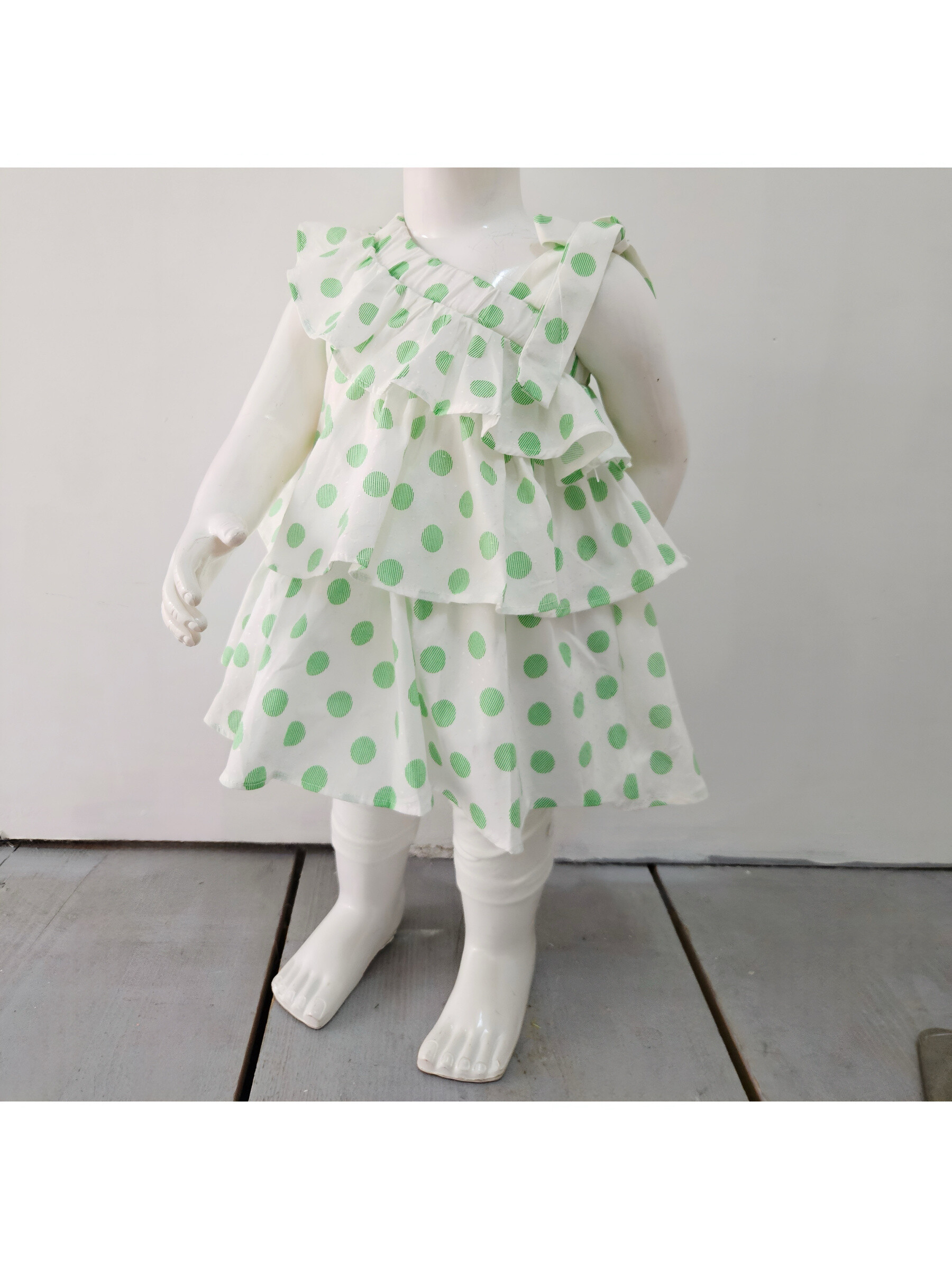 Grossiste Chicaprie - Ensemble Robe Légère Epaule Nue A Pois Et Volant Avec Legging Uni Bébé Fille