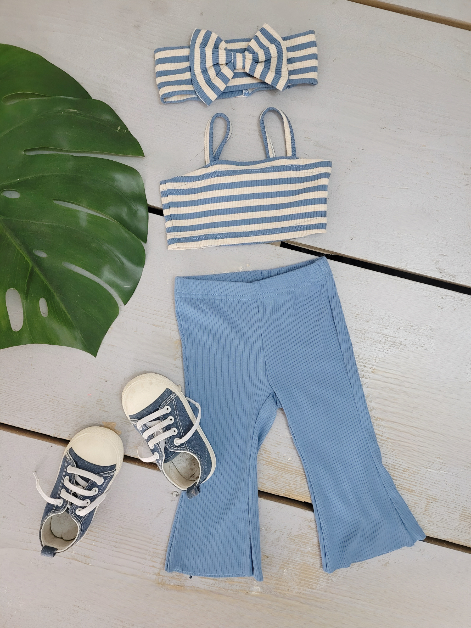 Grossista Chicaprie - Set Crop Top a Righe con Bretelle e Pantaloni a Zampa Unicolor Bambina