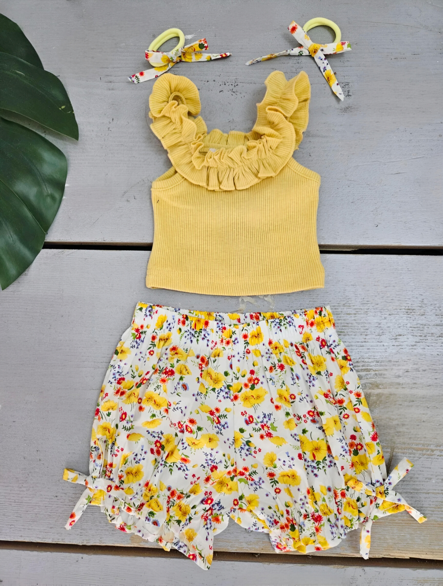 Grossiste Chicaprie - Ensemble Crop Top Volant Maille Et Short Bouffant Fleuri Bébé Fille