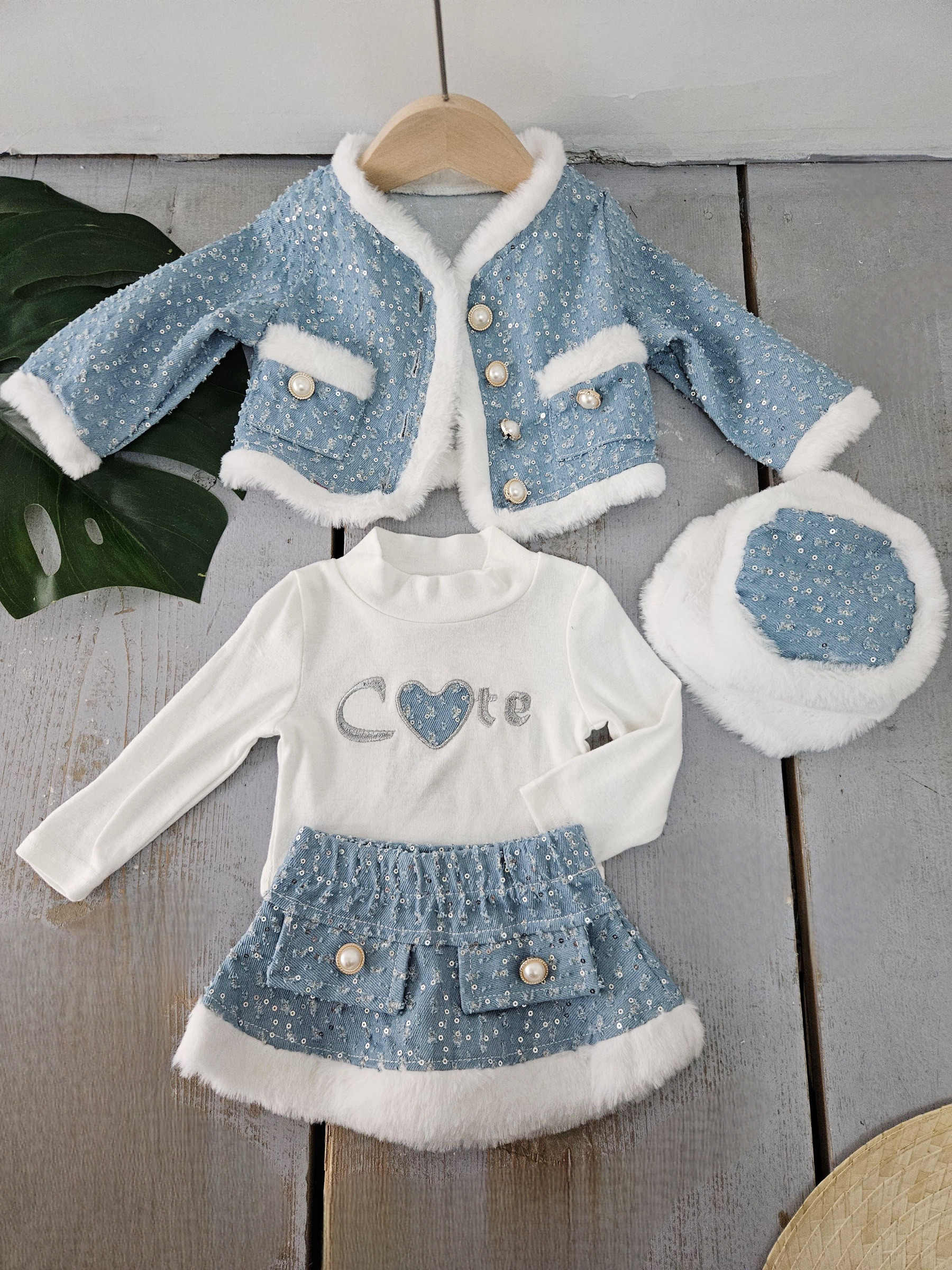 Grossiste Chicaprie - Ensemble Gilet Et Jupe Courte Chic Tweed Avec Faux Fourrure Et Boutons Perles Bébé Fille