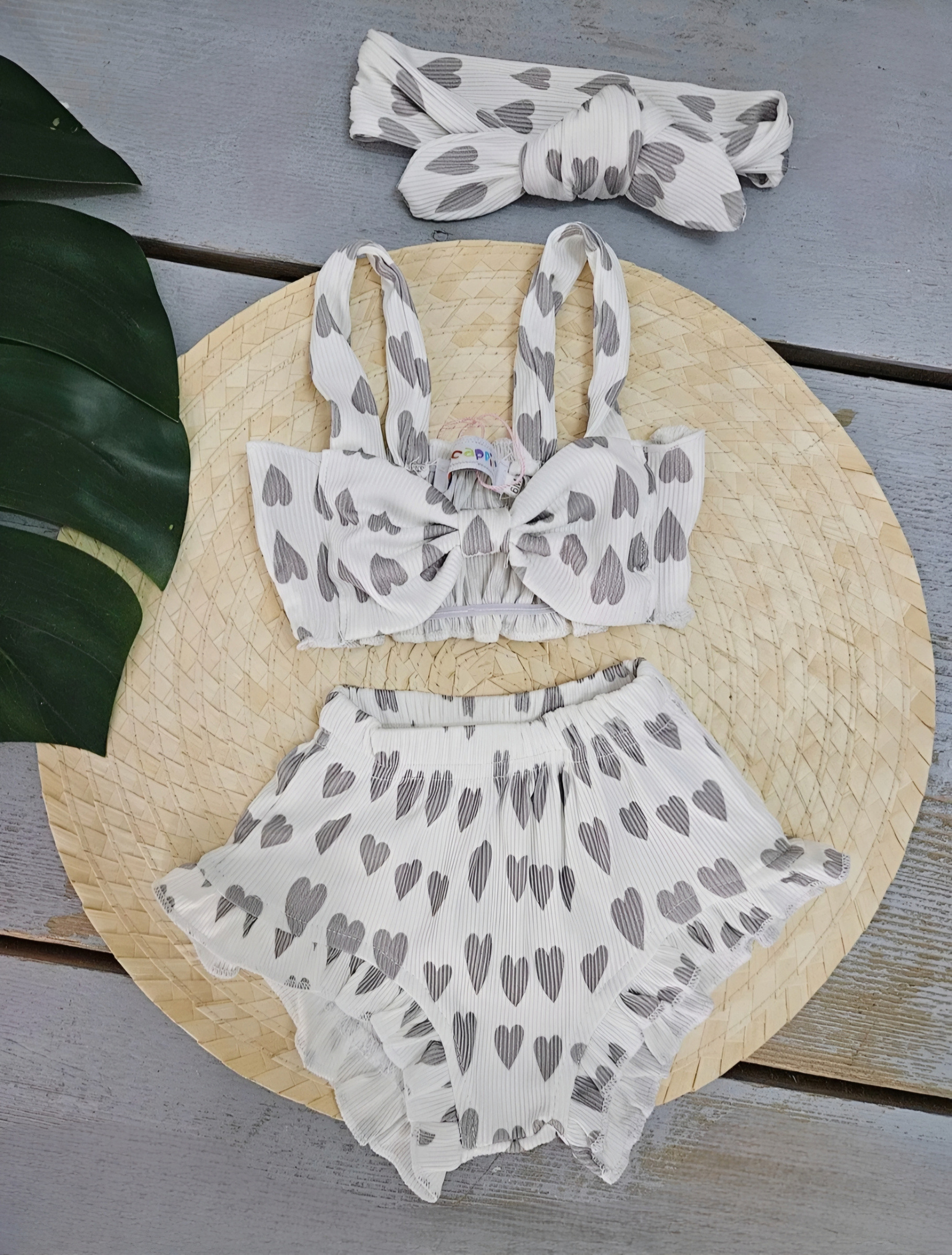 Wholesaler Chicaprie - Crop Top Set with Straps, Bow, Heart Print Shorts, and Ribbed Baby Girl