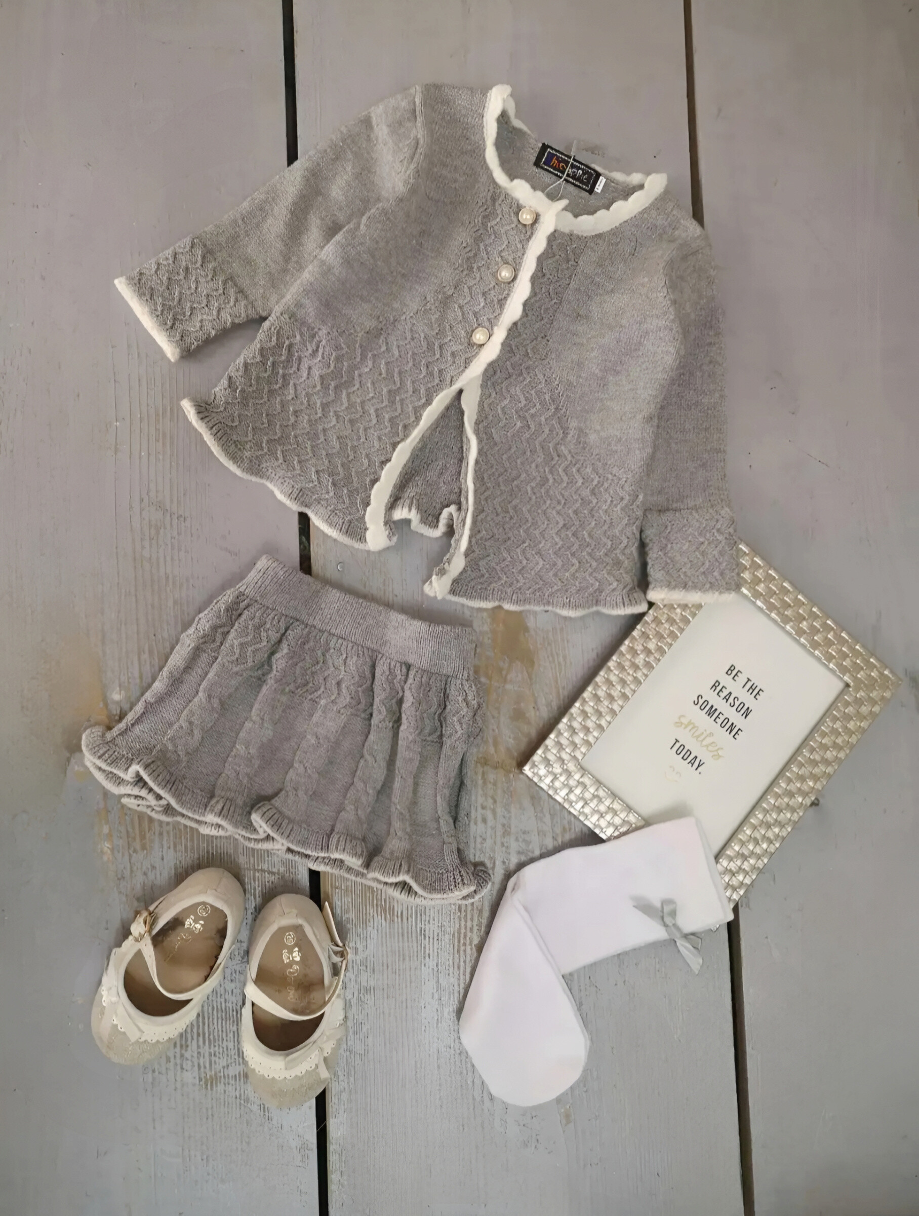 Mayorista Chicaprie - Conjunto Bebé Niña Chaleco Botones Pedrería y Falda Corta Punto Plisado