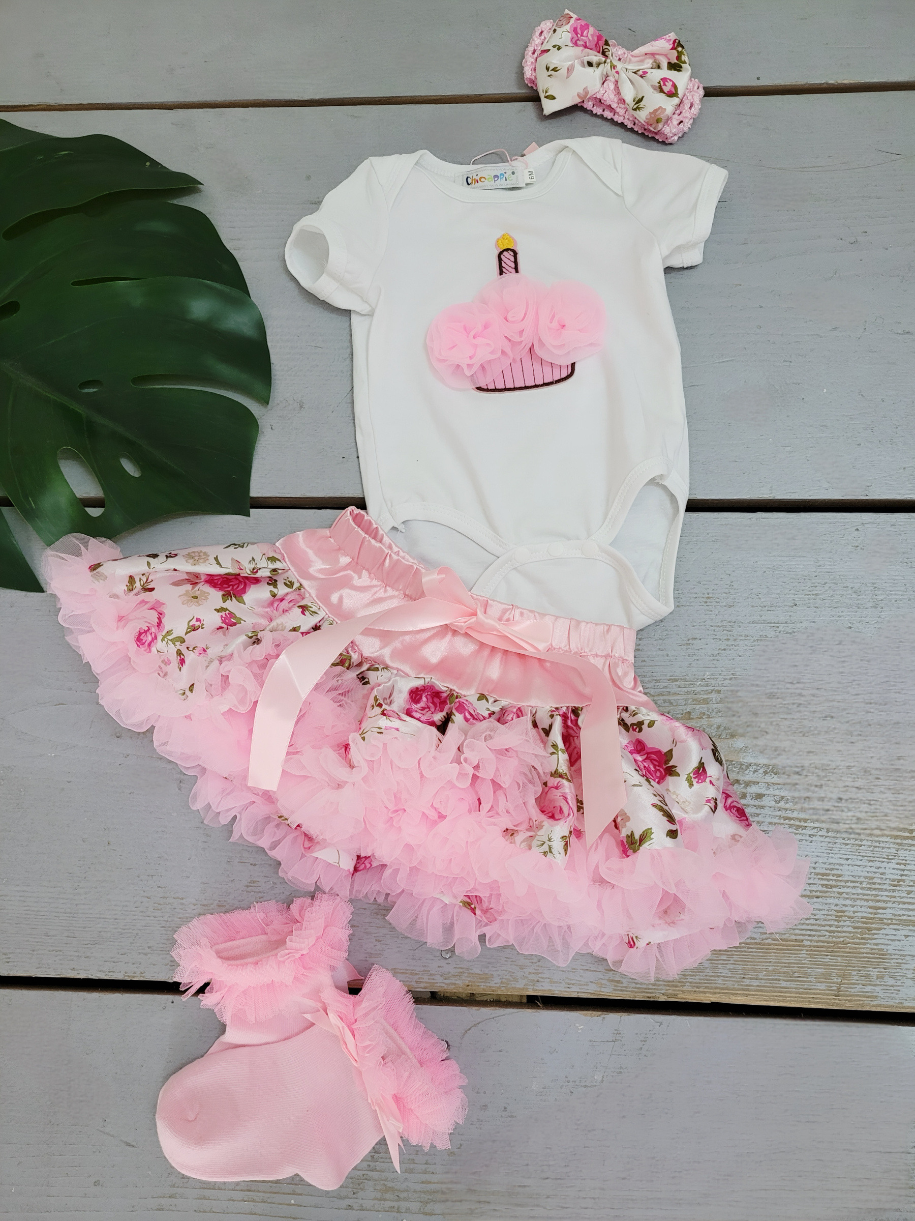 Grossista Chicaprie - Set Body con Pompon e Gonna Corta con Motivi e Fiocco Bambina