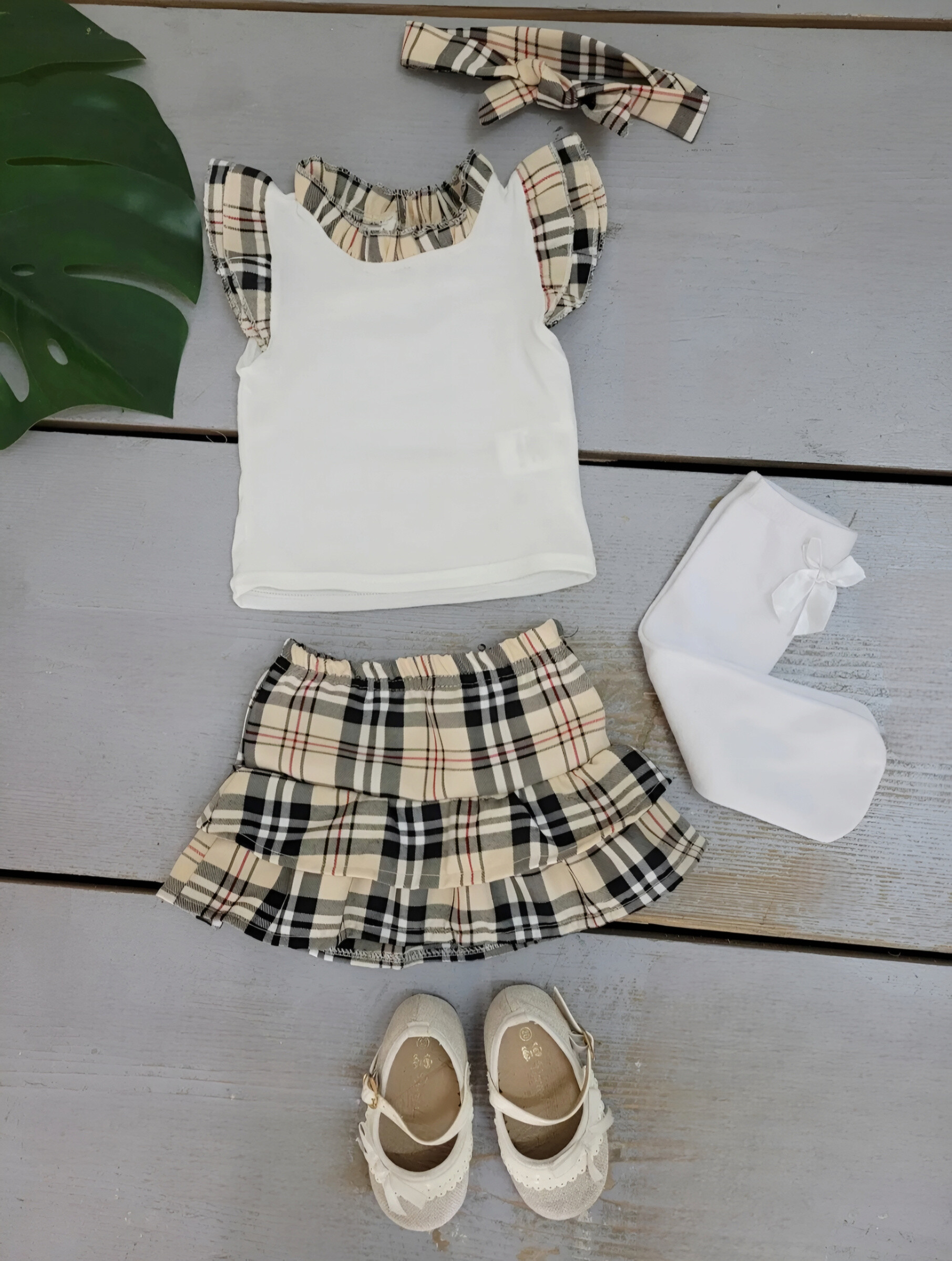 Grossista Chicaprie - Set Top Senza Maniche con Gonna Corta a Quadretti e Volant, Calzini Fiocco per Bambina