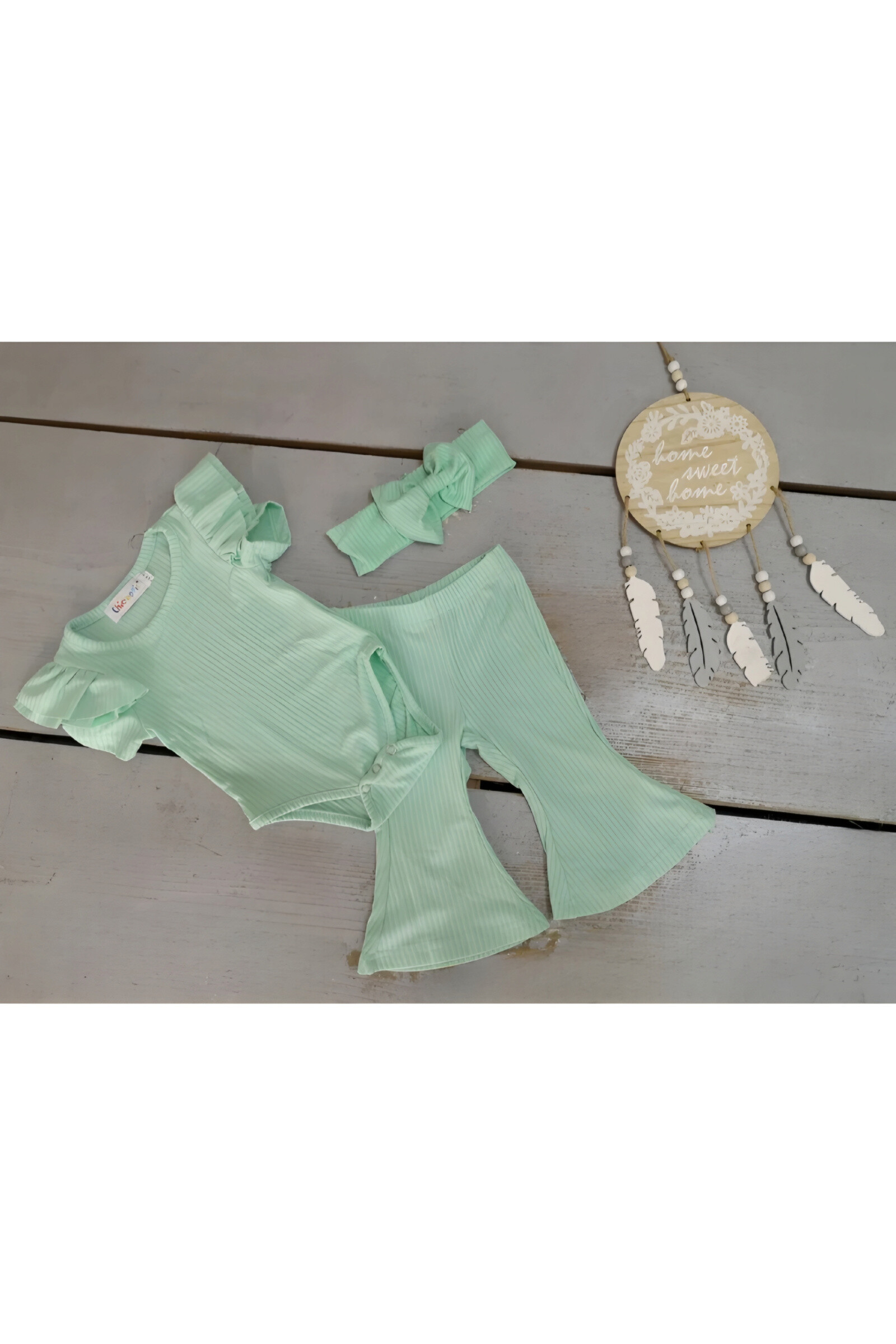 Grossista Chicaprie - Set body con top a balze e pantaloni a zampa in maglia liscia leggera per bambina