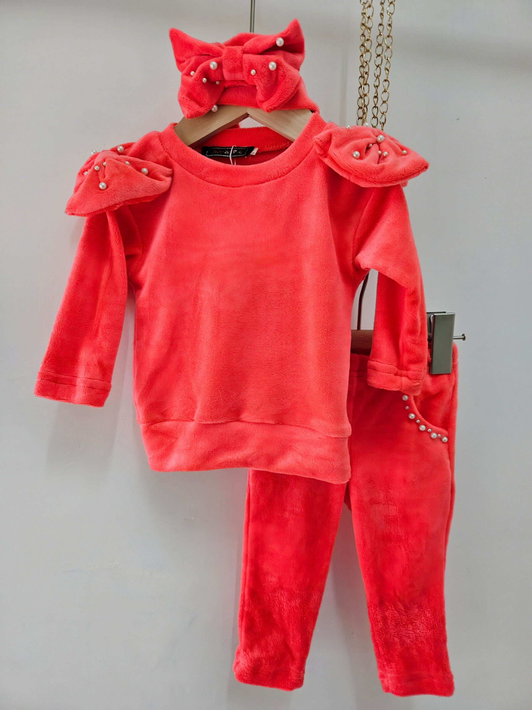 Grossiste Chicaprie - Ensemble Haut Et Pantalon Velours Uni Avec Perles Et Bandeau Noeud Bébé Fille