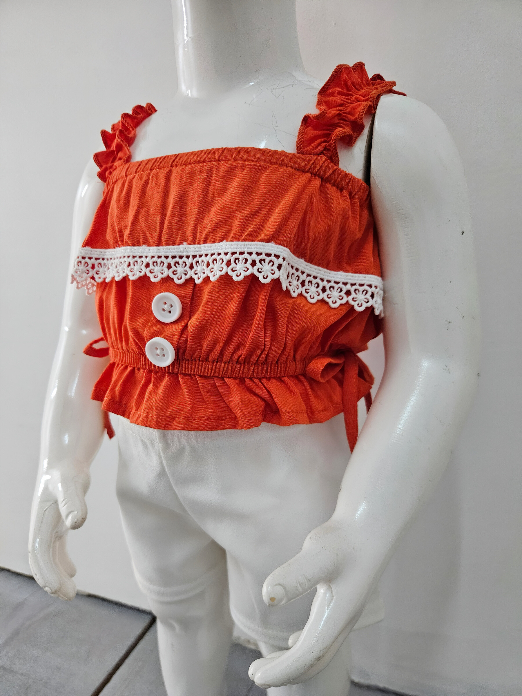 Grossiste Chicaprie - Ensemble Top Bretelles Volants Avec Franges Et Short Uni Bébé Fille