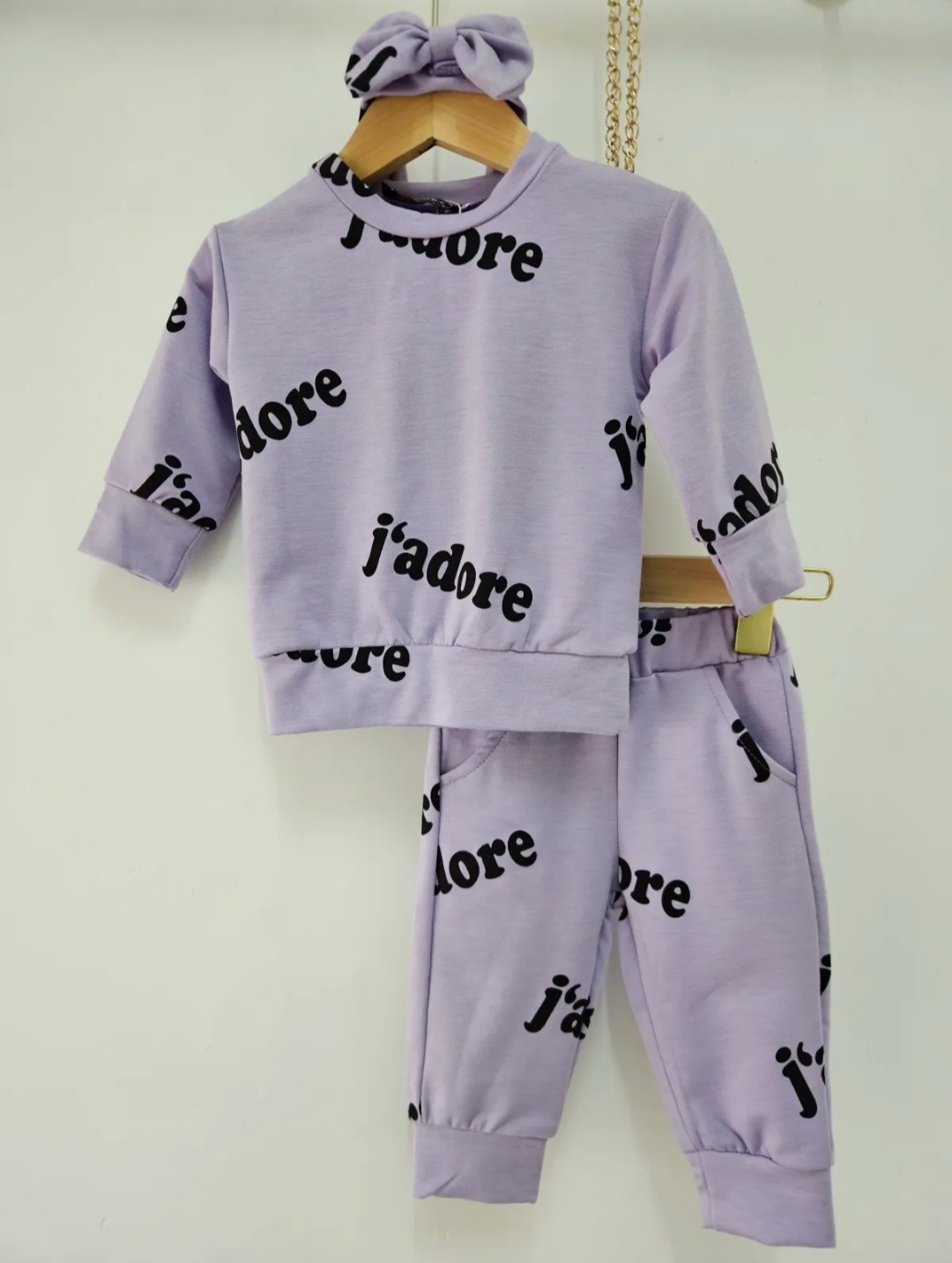 Mayorista Chicaprie - Conjunto de Top de Manga Larga con Letra Streetwear y Pantalón Sólido con Diadema de Lazo para Bebé Niña