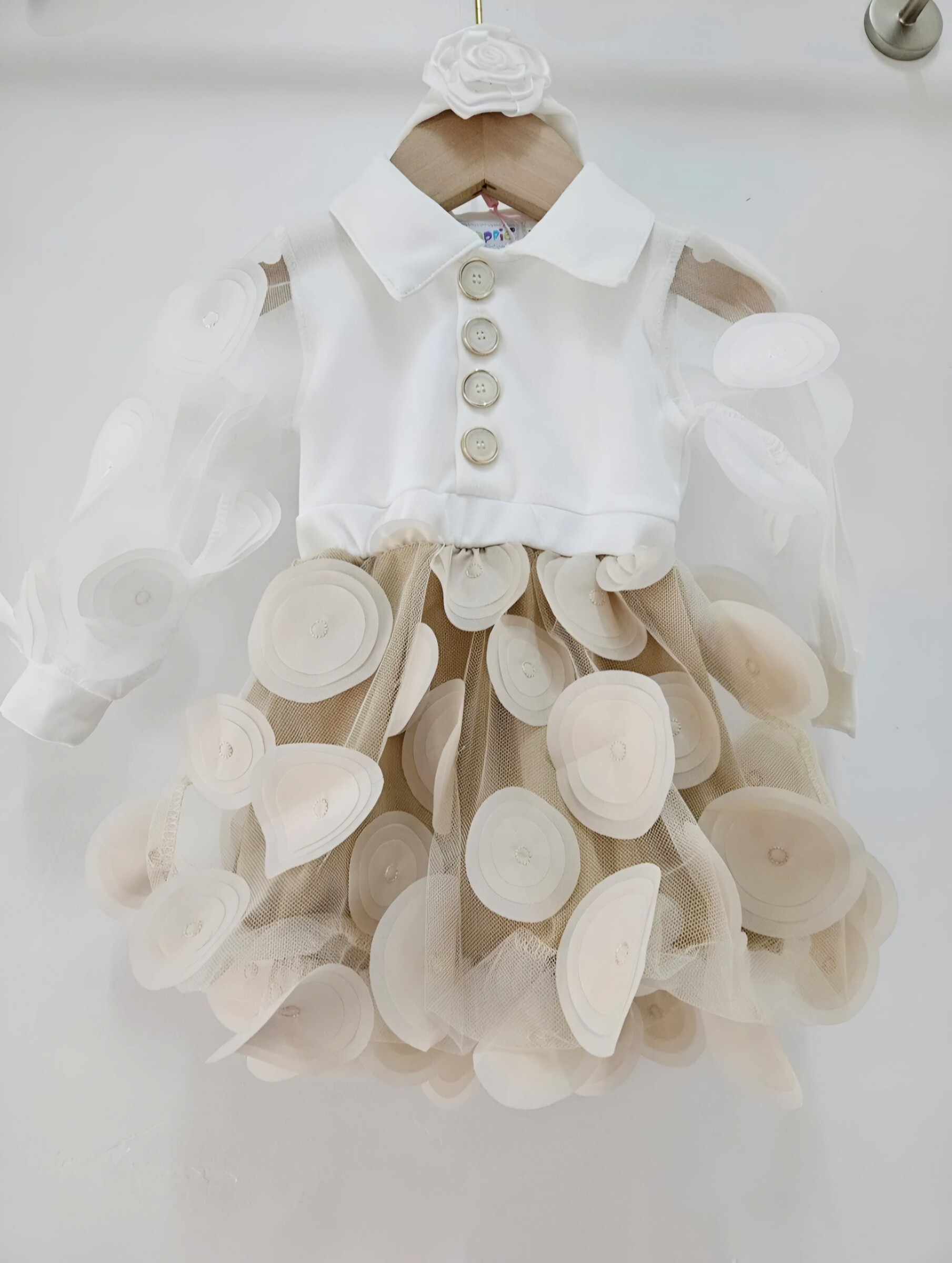 Mayorista Chicaprie - Vestido abotonado con mangas y parte inferior de velo y relieve de flores para bebé niña