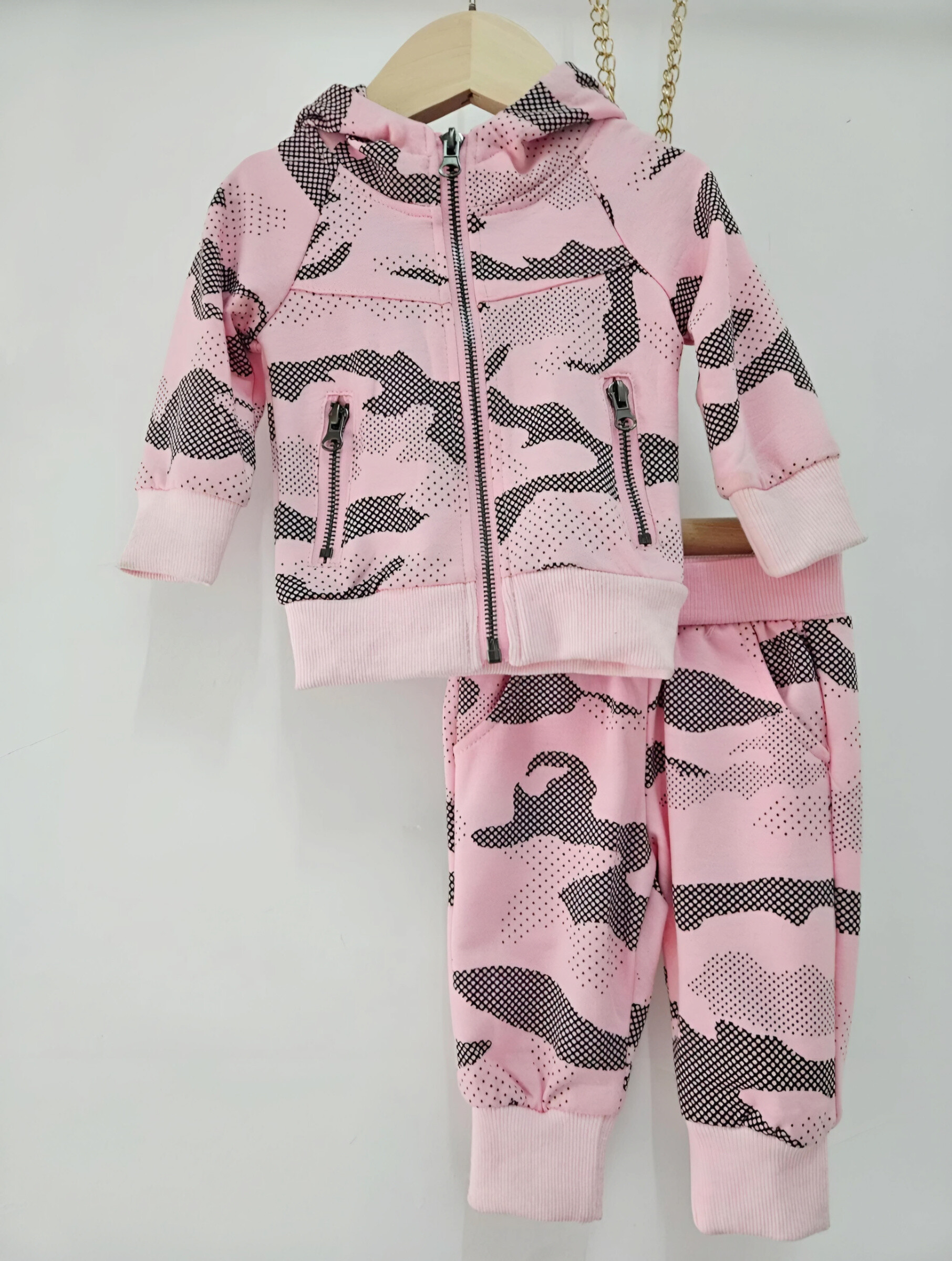 Großhändler Chicaprie - Set mit Camouflage-Sweatshirt und Jogginghose für Baby-Jungen