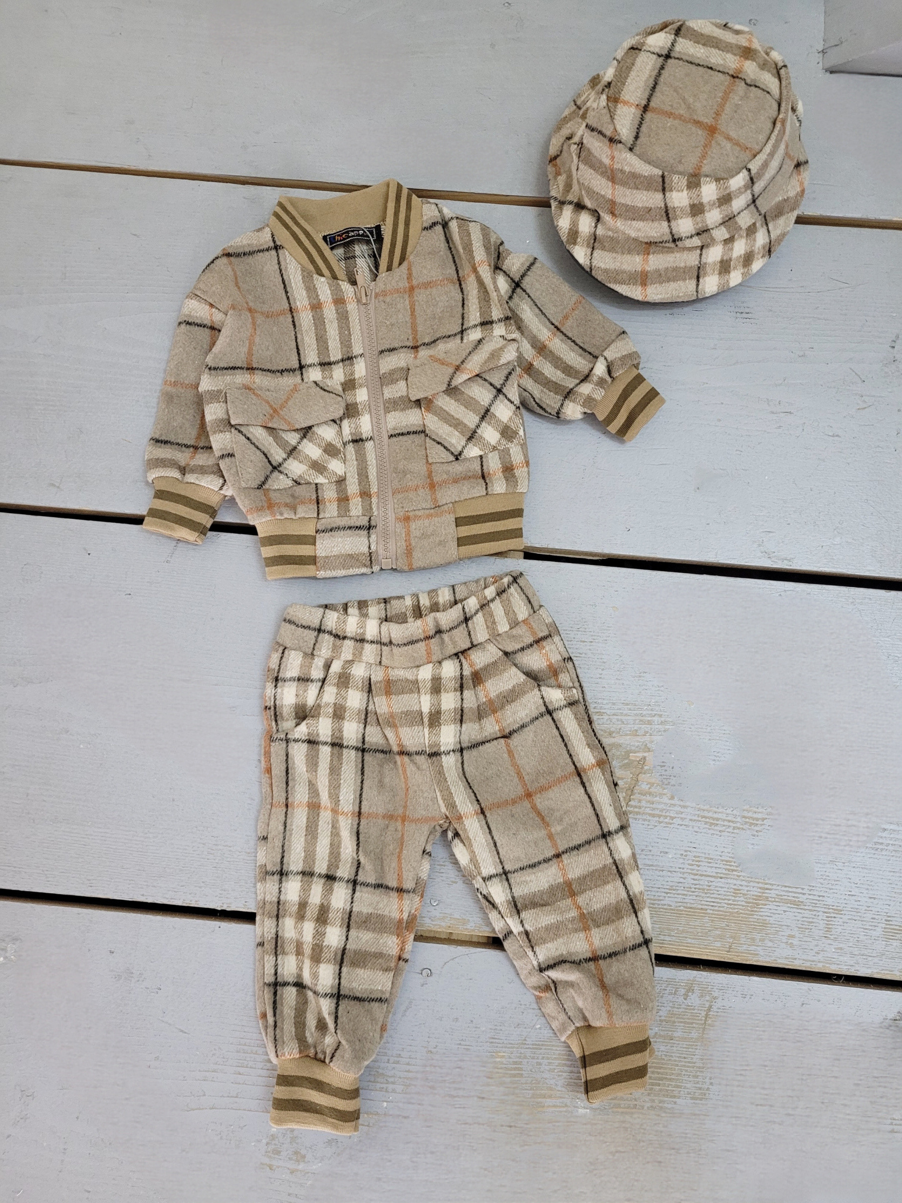 Grossiste Chicaprie - Ensemble gilet zip et pantalon à carreaux style old school avec bob bébé garçon