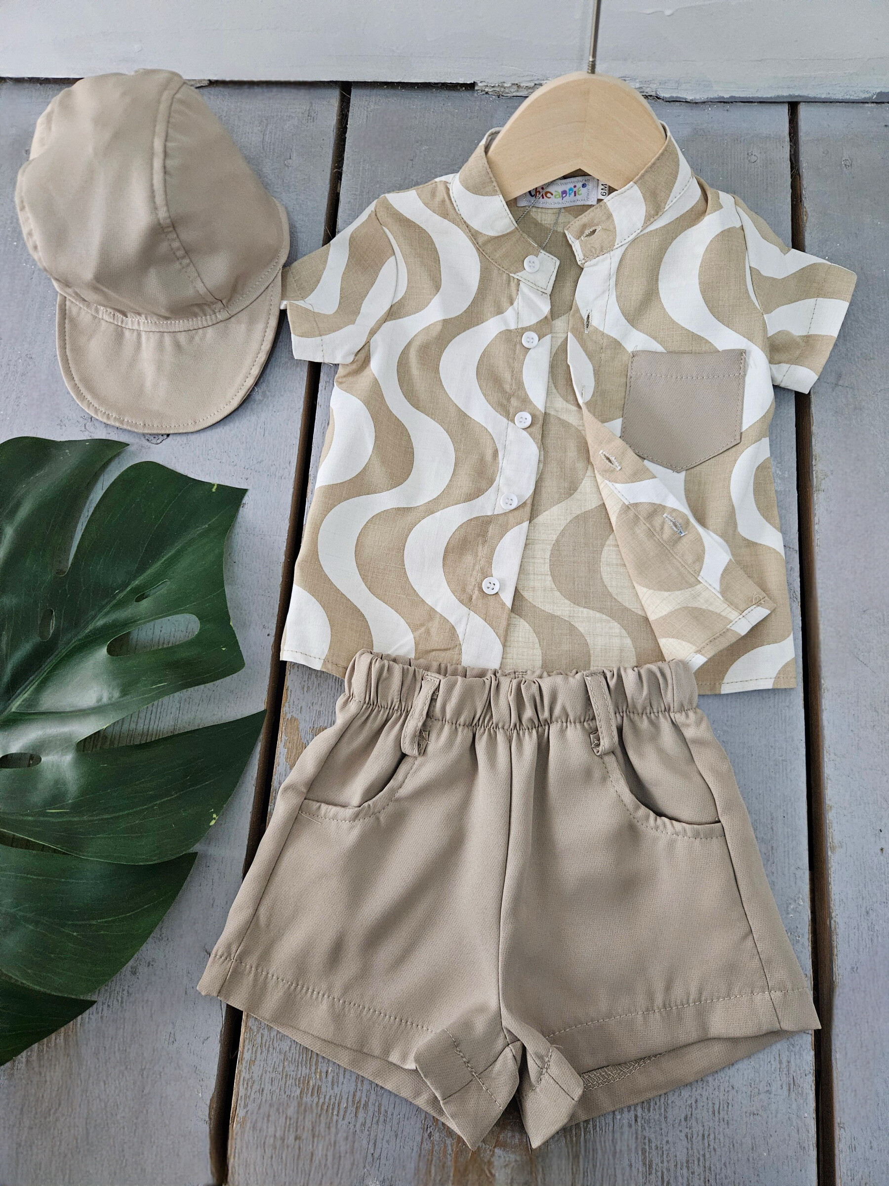 Mayorista Chicaprie - Conjunto de camisa estampada ondulada y pantalones cortos lisos con gorra de estilo marítimo para bebé niño
