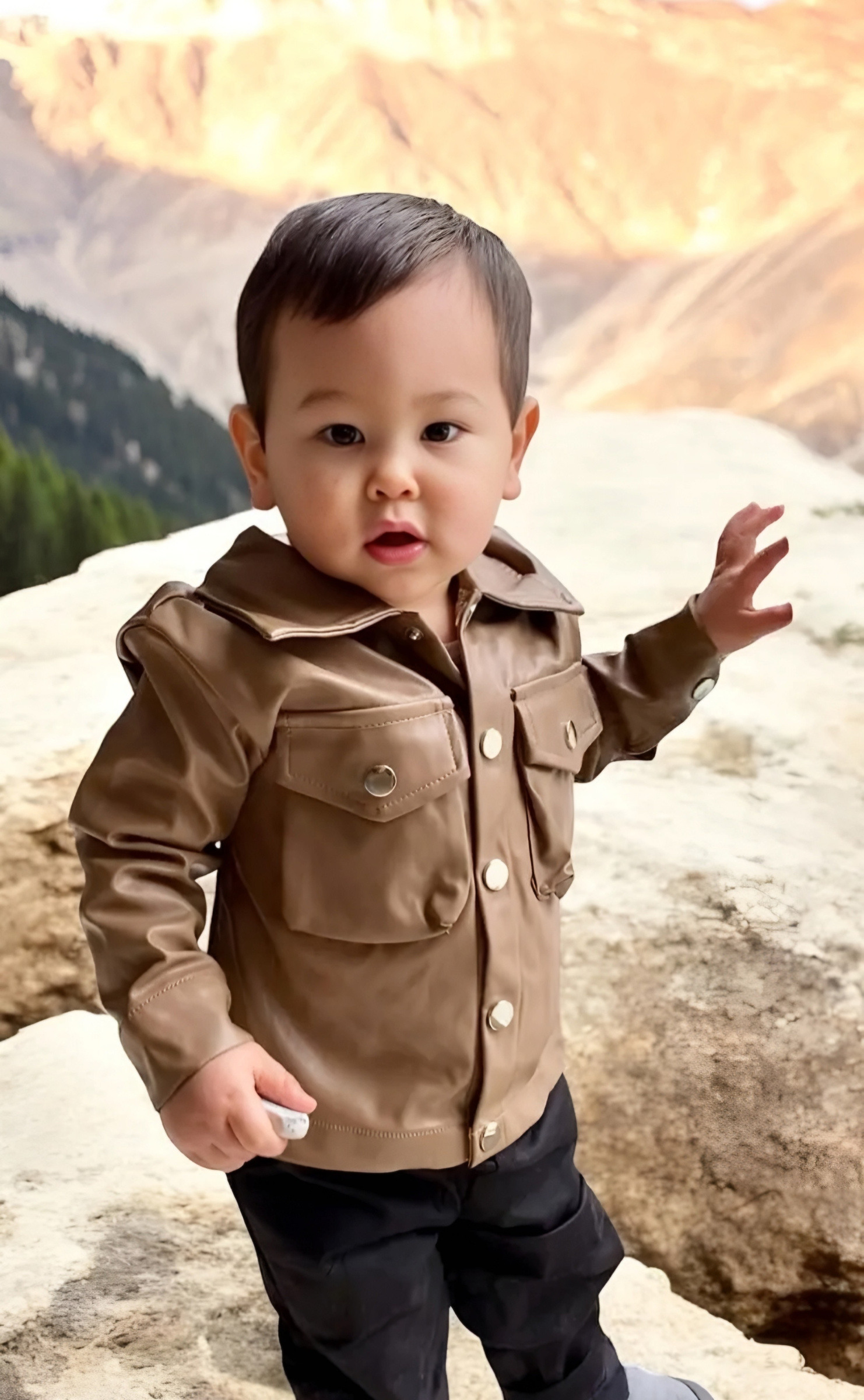 Wholesaler Chicaprie - Baby boy outfit including a faux leather jacket with buttons and plain trousers with a bum bag