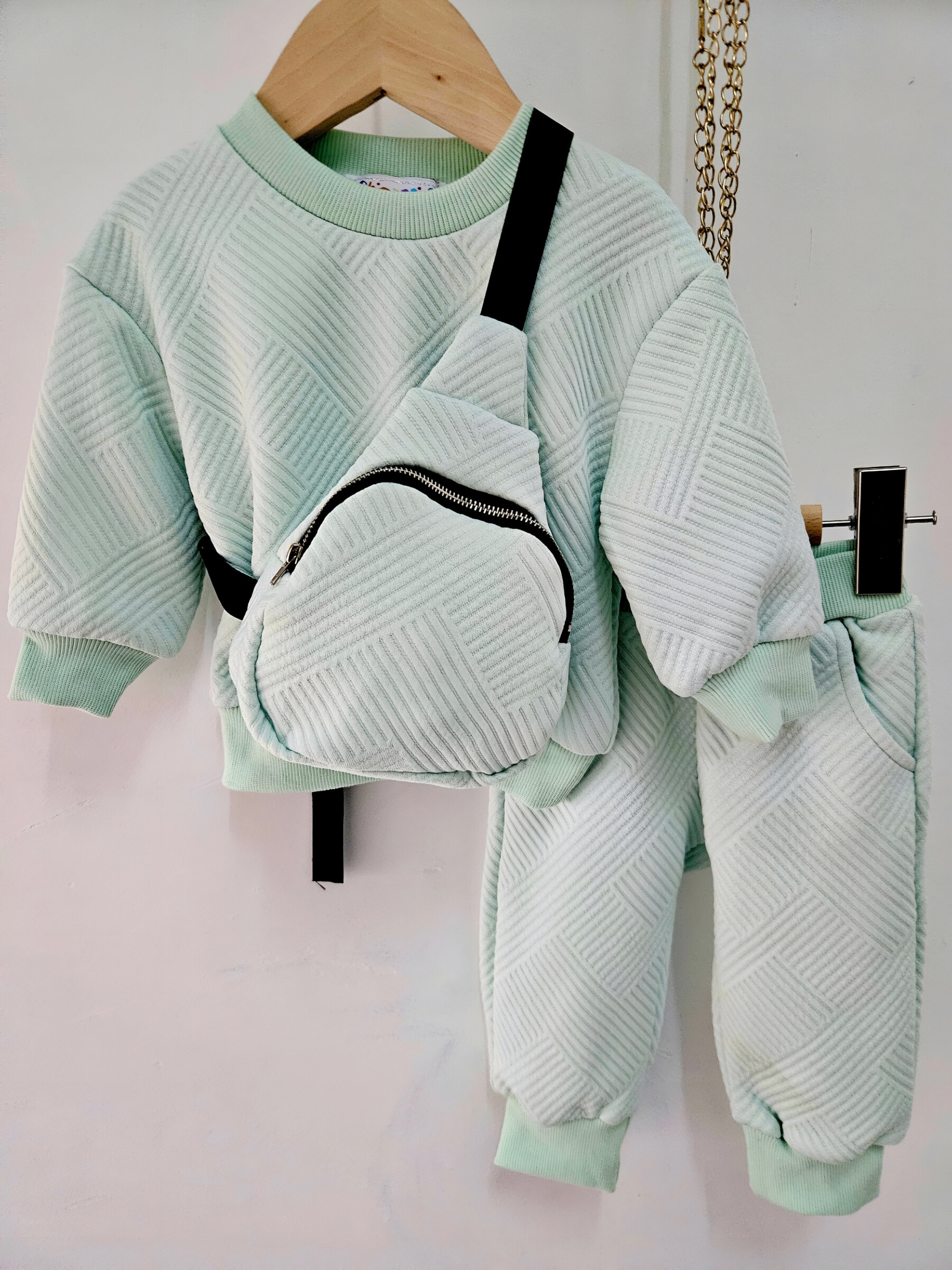 Grossiste Chicaprie - Ensemble Sweat Et Jogging Uni Texturé Avec Sac Banane Urbain Sport Bébé Garçon