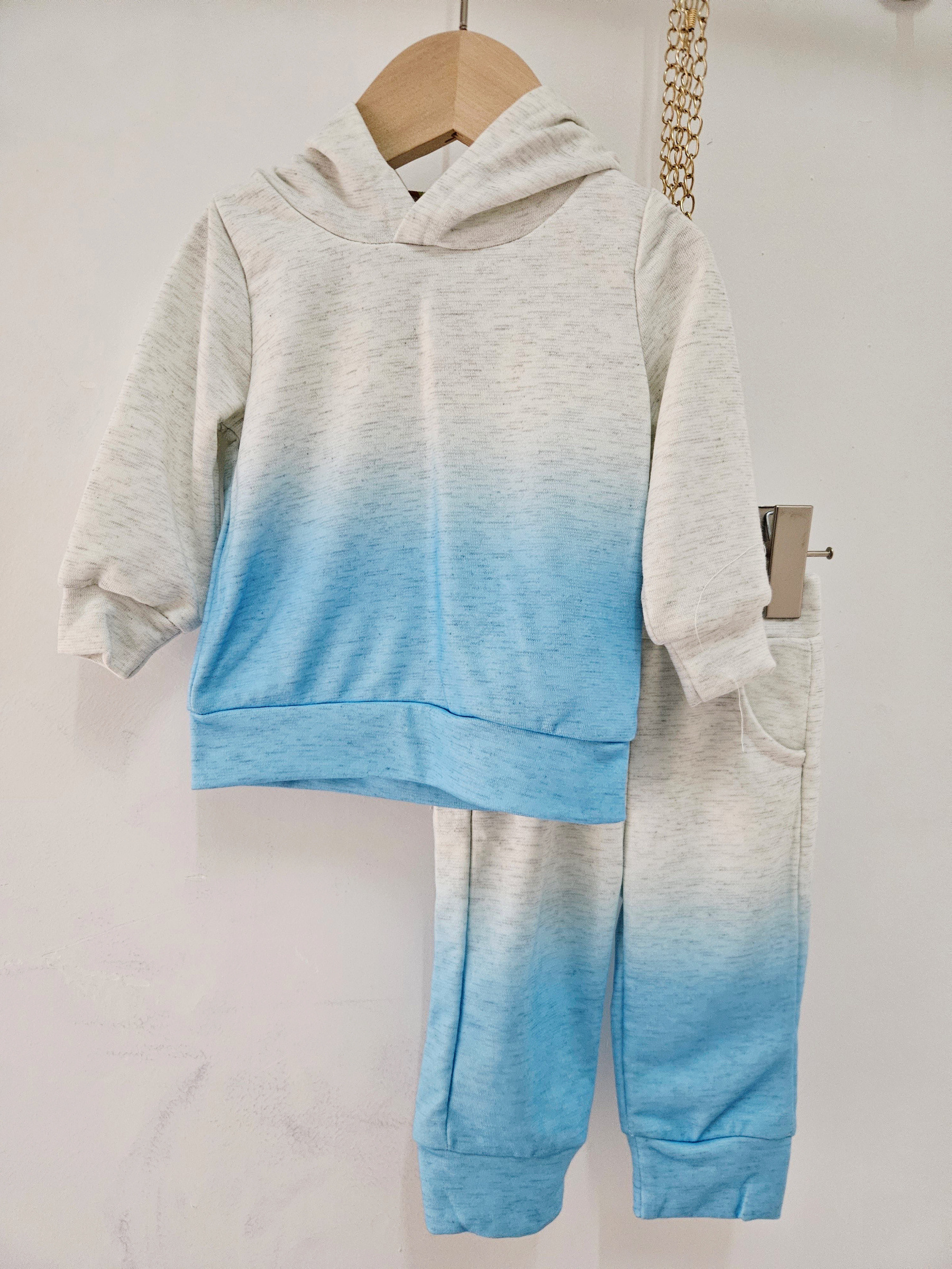 Grossista Chicaprie - Completo Felpa con Cappuccio e Jogging Tinta Sfumata Sportivo Urbano Streetwear per Neonato Maschio