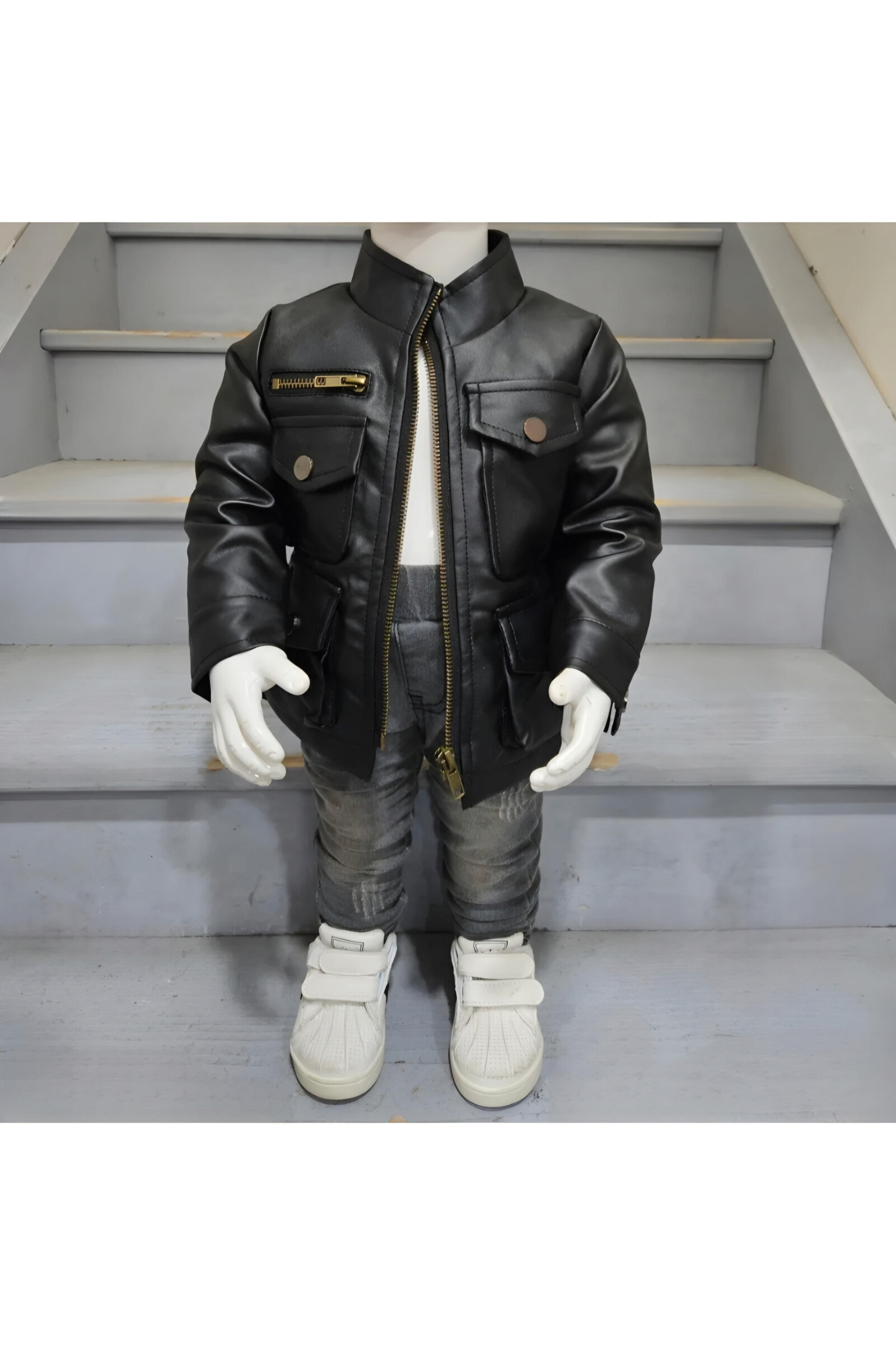 Grossista Chicaprie - Completo Giacca in Similpelle con Zip e Pantaloni Jeans Urbani per Bambino