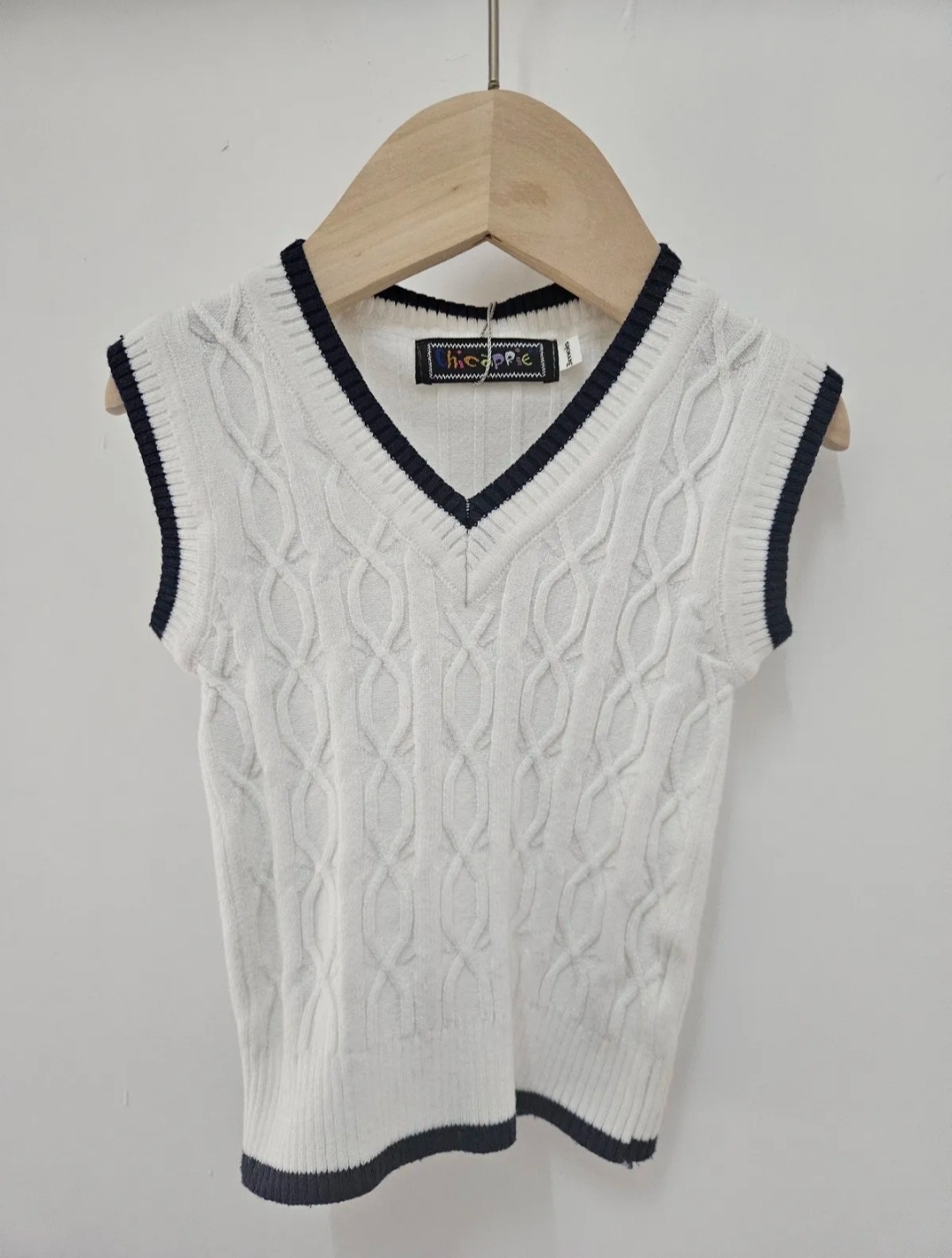 Grossista Chicaprie - Maglione Senza Maniche a Collo V in Maglia Intrecciata per Neonato