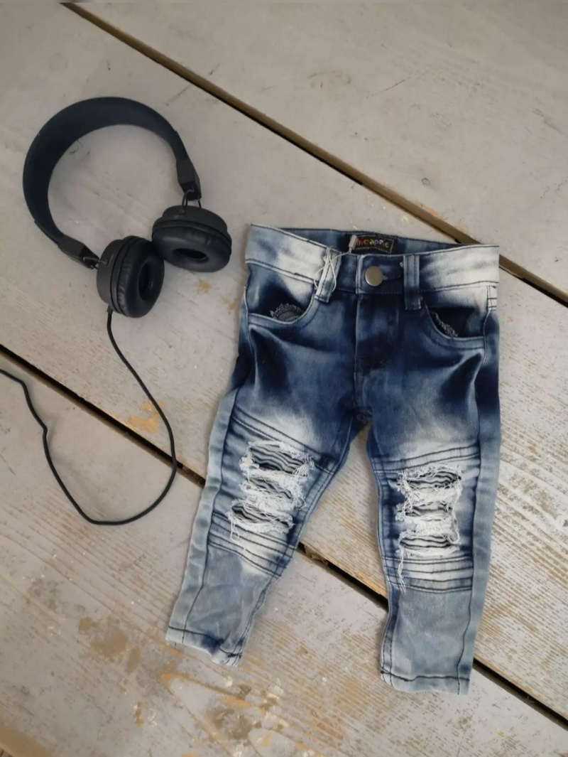 Großhändler Chicaprie - Klassische Jeans für Mädchen mit zerrissenen Knien und verwaschenem urbanen Streetwear-Stil