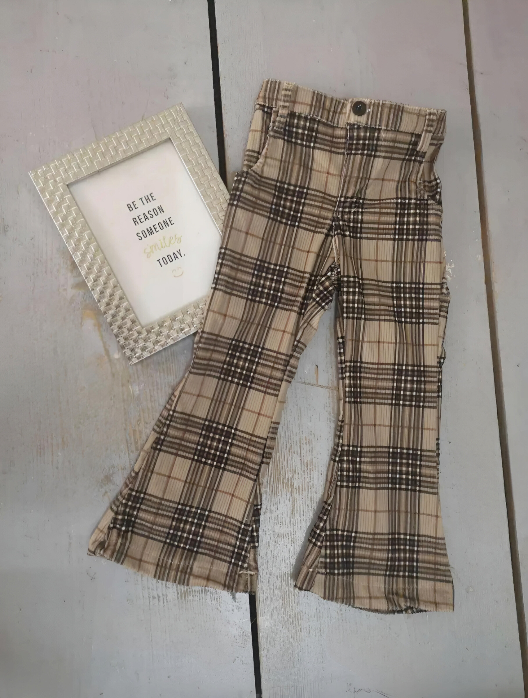 Mayorista Chicaprie - Pantalón a cuadros de pana con bajo acampanado, niña.