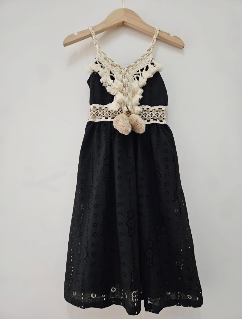 Grossiste Chicaprie - Robe A Bretelles Franges Et Pompons Avec Motifs Florales Fille
