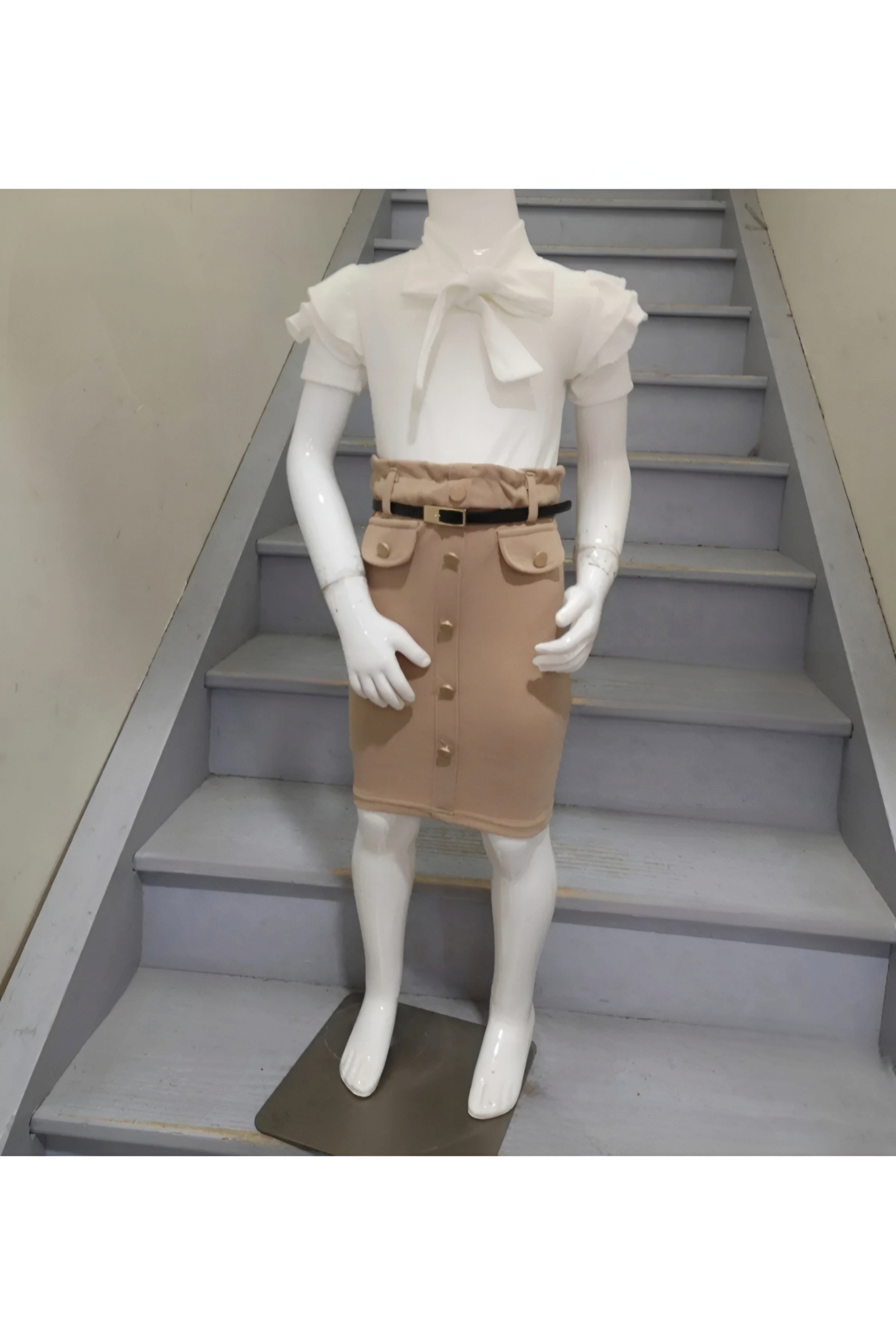 Grossiste Chicaprie - Robe Haut Volants Et Noeud Et Bas Boutons Ceinture Classique Et Moderne Fille