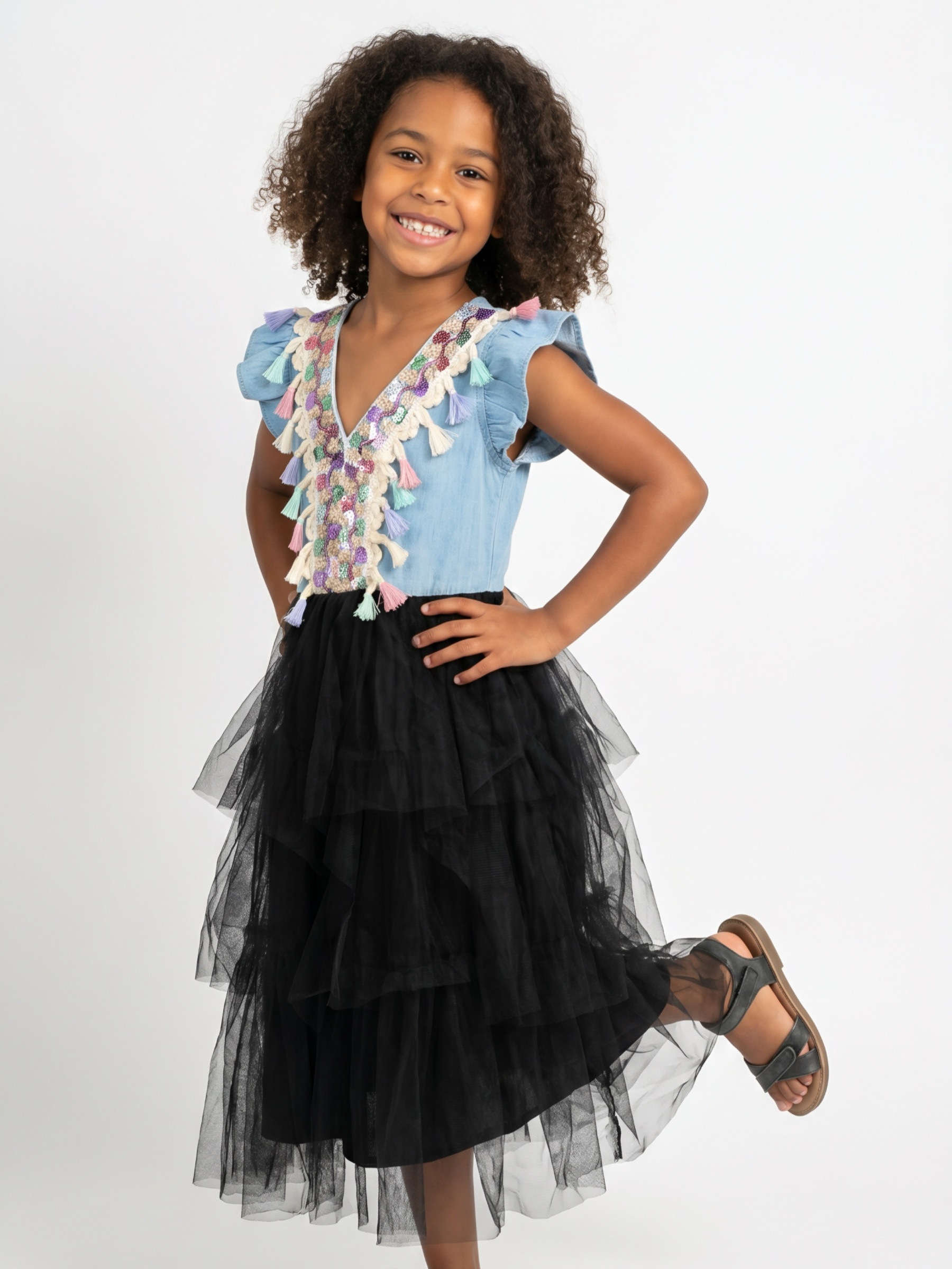 Großhändler Chicaprie - Mädchenkleid mit Jeansoberteil und Fransen, Voile-Unterteil