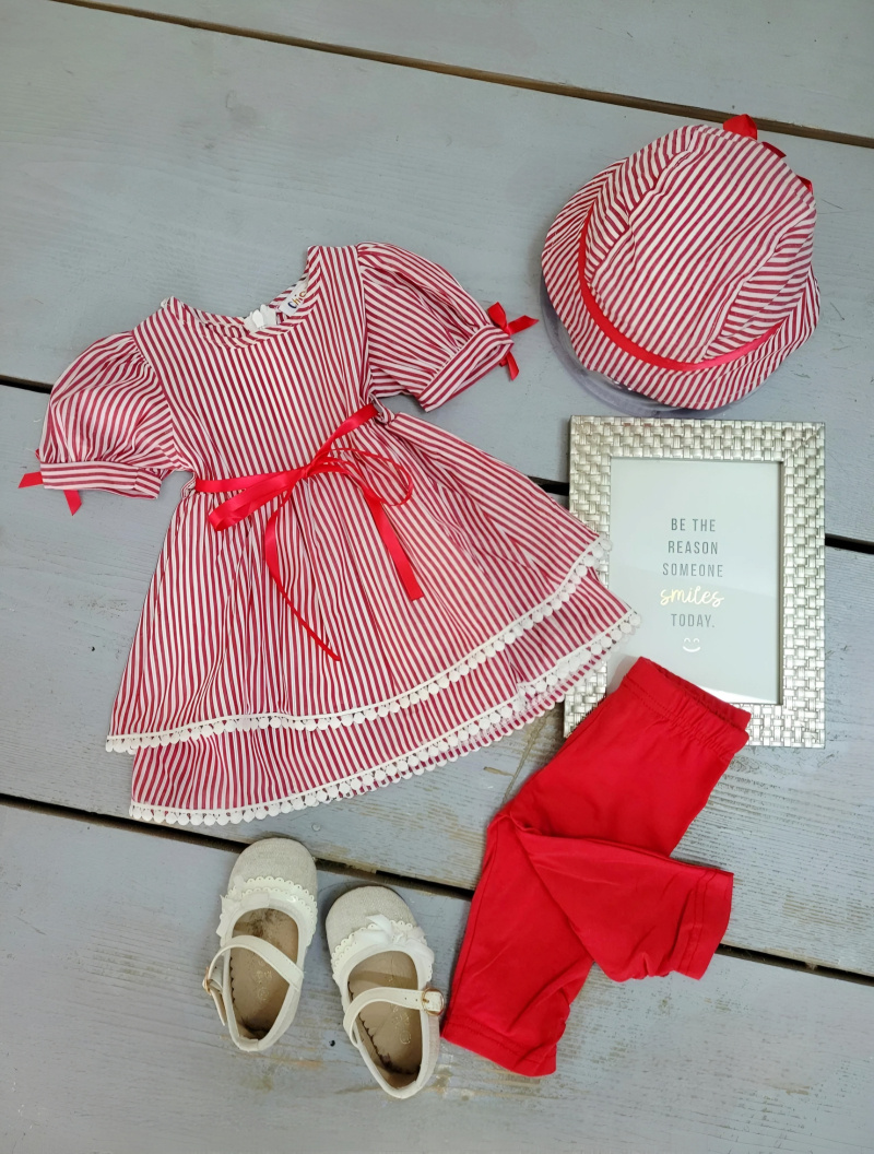 Mayorista Chicaprie - Vestido Bebé Niña De Rayas Con Pompones Con Legging Y Gorro