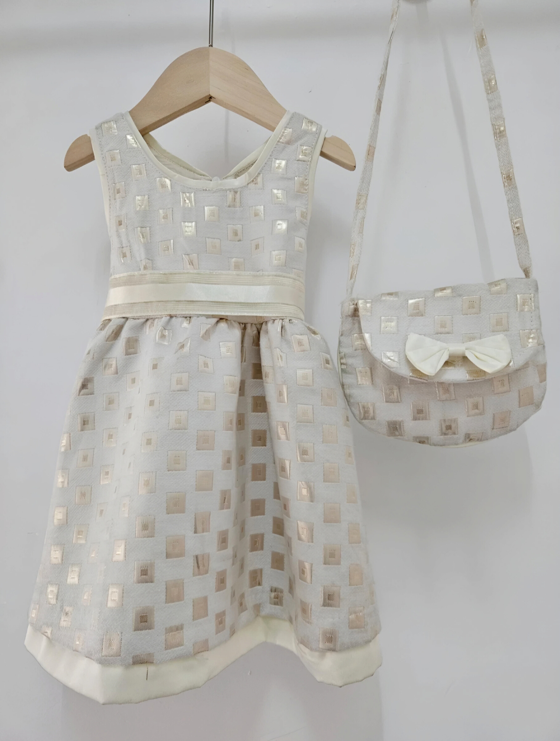 Wholesaler Chicaprie - Dress With Gold Square And Ribbon Party Girl