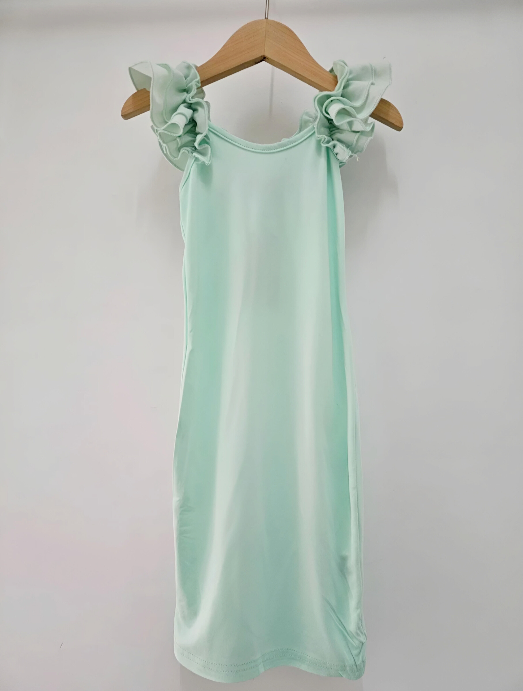 Grossiste Chicaprie - Robe Fluide Uni Avec Epaules Volantées Et Dos Noeud Légère Fille