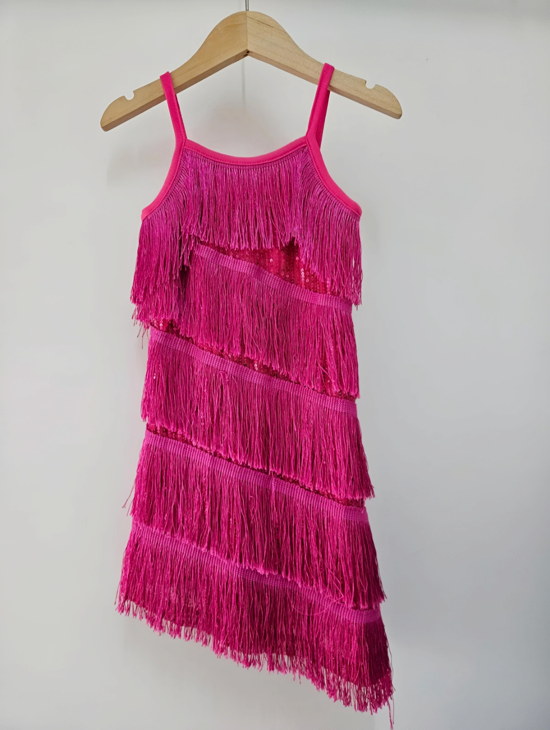 Großhändler Chicaprie - Einfarbiges Trägerkleid mit Asymmetrischen Fransen Party Abend Mädchen