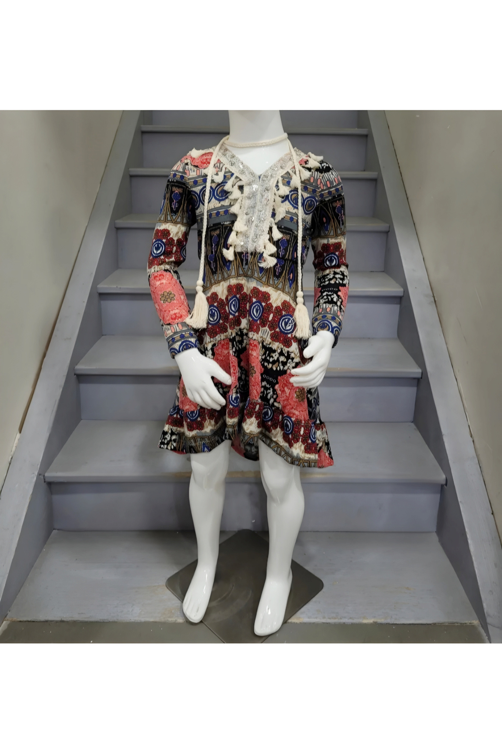 Wholesaler Chicaprie - Girl's dress with long sleeves, fringe pattern and embroidery, with a rope belt