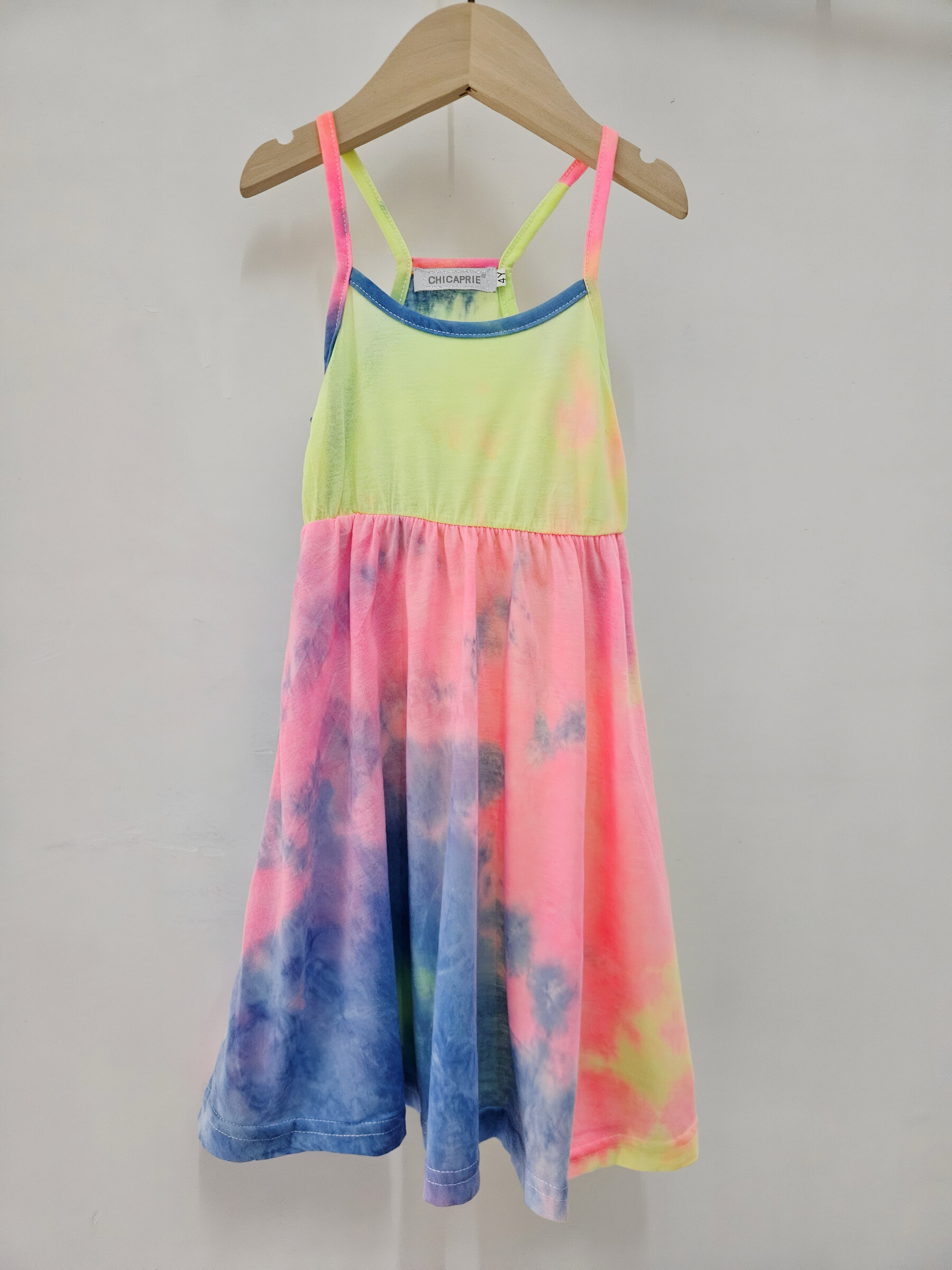 Mayorista Chicaprie - Vestido de tirantes multicolor para niña, fluido y ligero