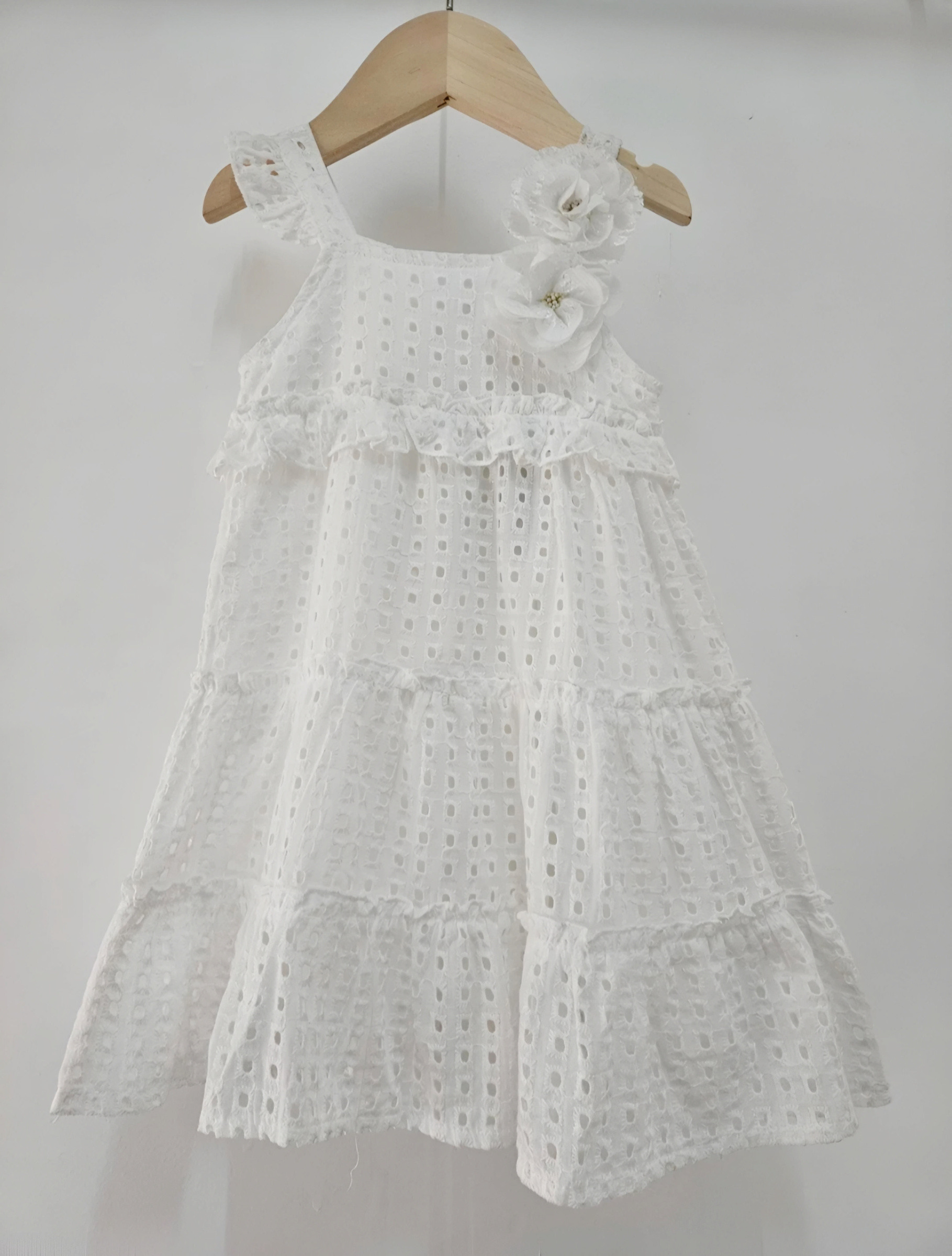 Grossiste Chicaprie - Robe Légère Fluide Uni En Dentelle Avec Fleurs Et Volants Fille