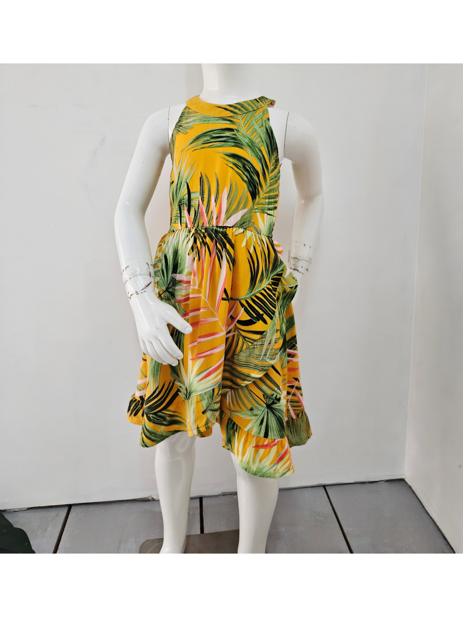 Großhändler Chicaprie - Ärmelloses Mädchenkleid leicht und fließend mit Blumenmuster und Wickel-Effekt