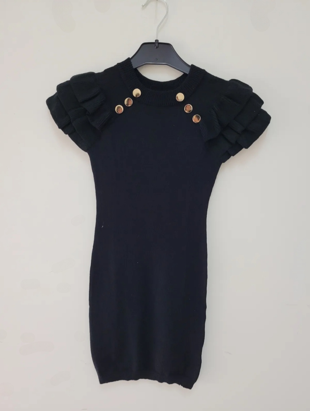Grossiste Chicaprie - Robe Structurée Manches Courtes Volantées Avec Boutons Dorés Maille Cocon Fille