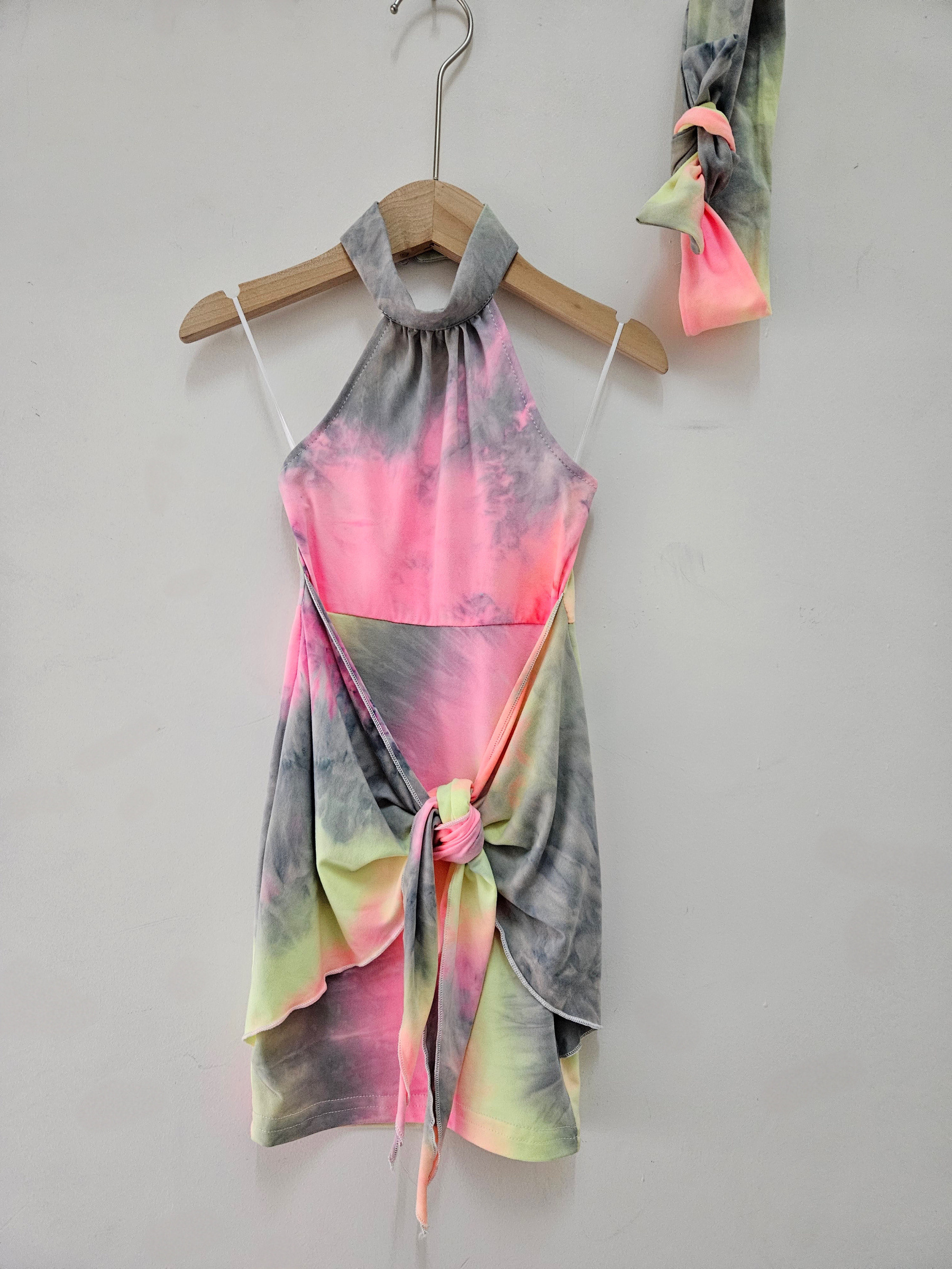 Grossiste Chicaprie - Robe Multicolore Col Halter Fluide Avec Bandeau Fille
