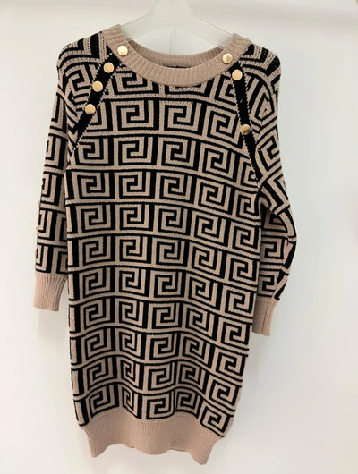 Grossista Chicaprie - Abito a Maniche Lunghe in Maglia con Bottone Dorato e Motivo Geometrico a Bozzolo per Ragazze Grossista Chicaprie - Abito a Maniche Lunghe in Maglia con Bottone Dorato e Motivo Geometrico a Bozzolo per Ragazze