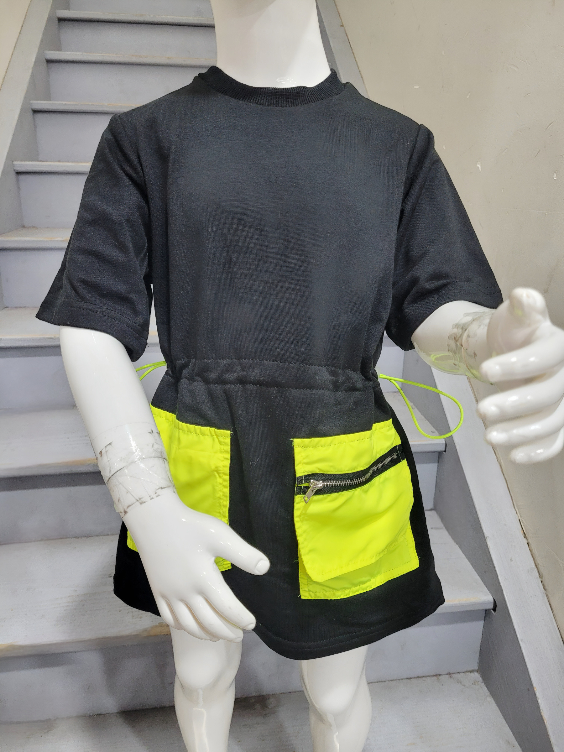 Großhändler Chicaprie - Deutsch Einfarbiges urbanes Mädchen-Kleid im Abenteuer-Stil mit kurzen Ärmeln und Taschen