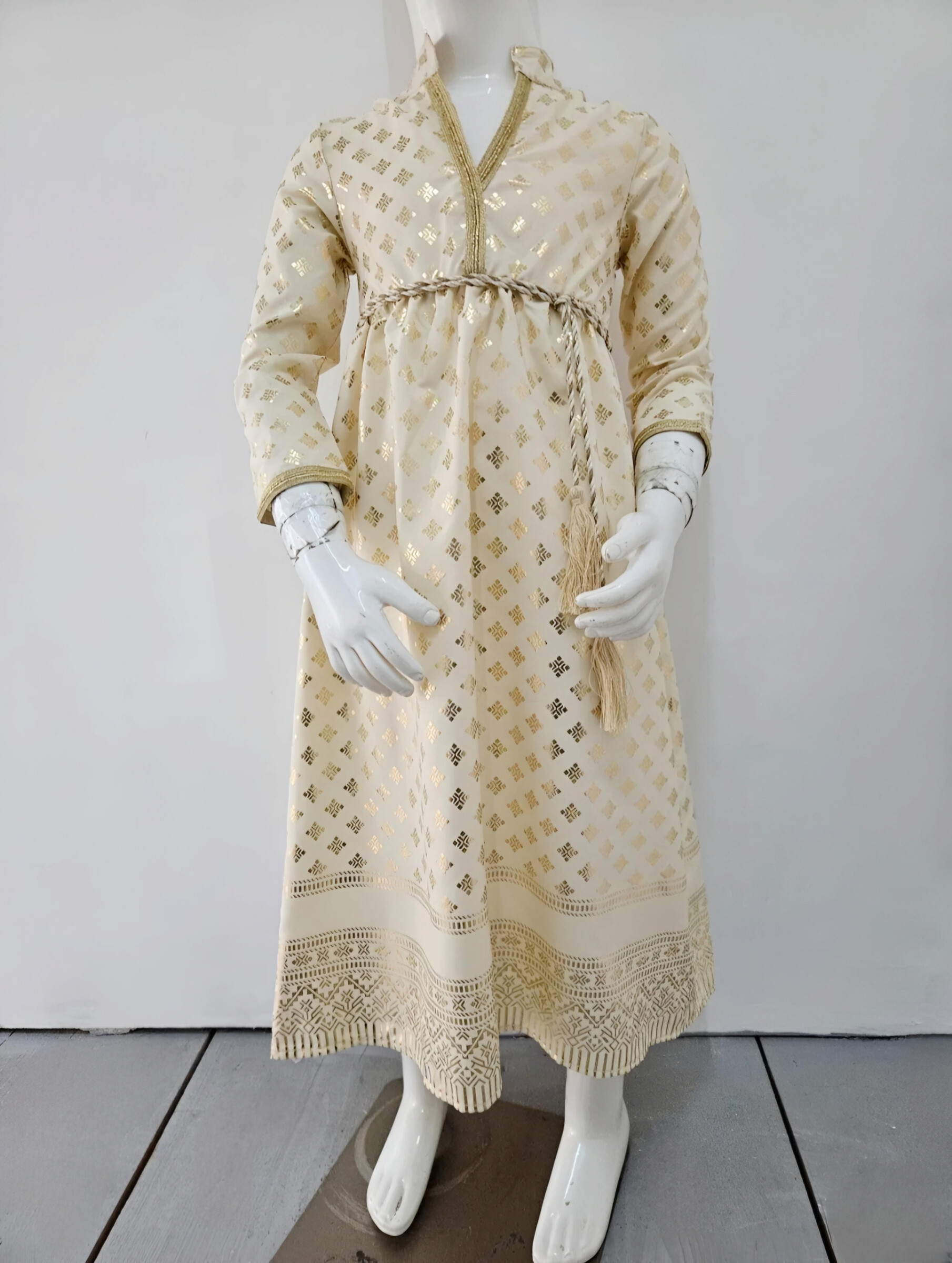 Mayorista Chicaprie - Vestido de manga larga con finos bordados y estampado dorado, cinturón fino niña