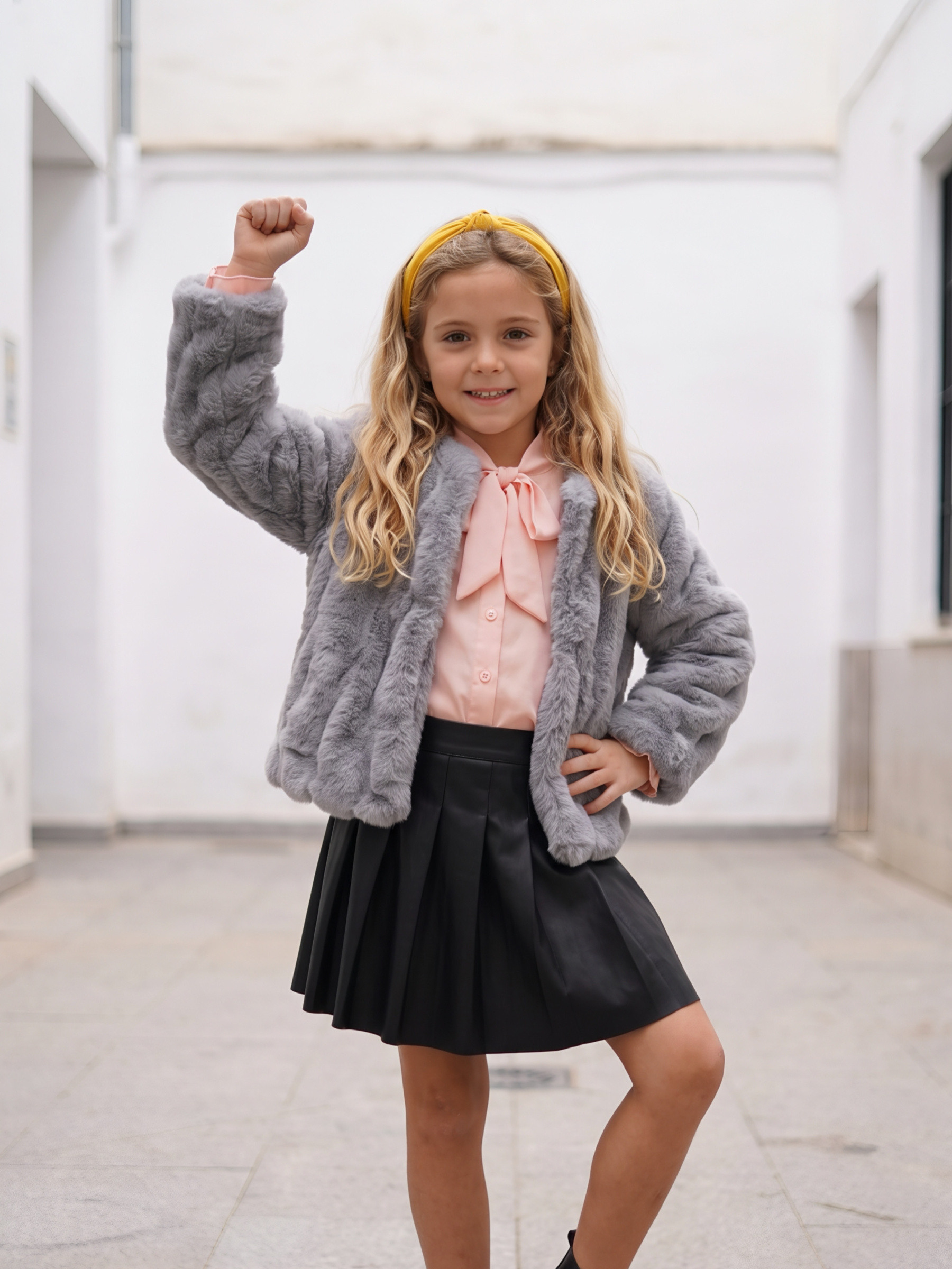 Grossiste Chicaprie - Veste Faux Fourrure Uni Manches Longues Effet Relief Fille