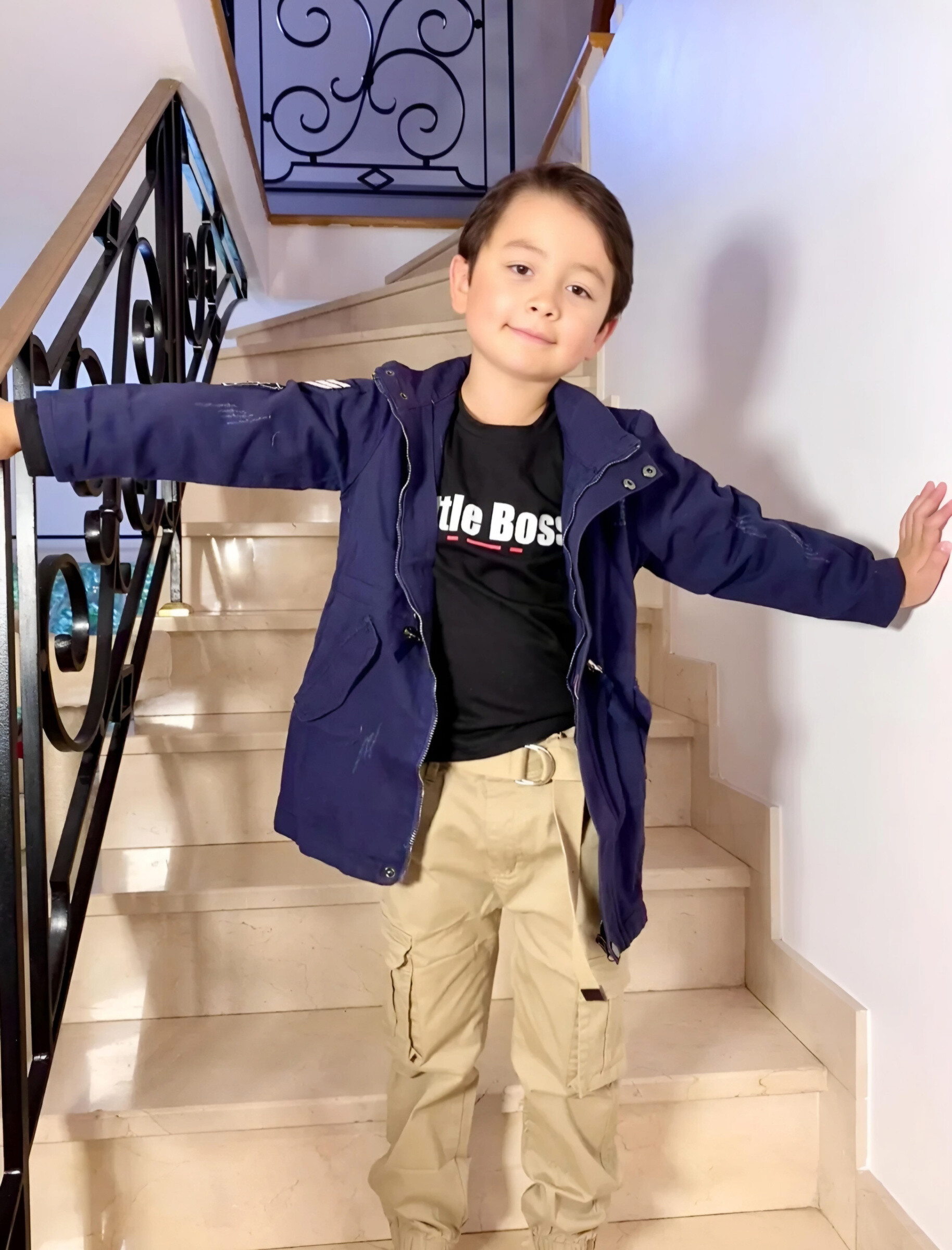 Wholesaler Chicaprie - Plain urban trench coat with rips and monochrome appliqué and zip for boys