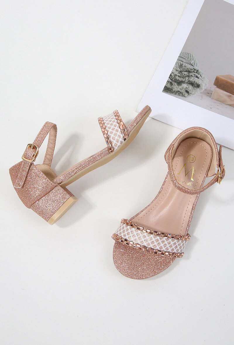 Grossiste Cink Me - Sandales à talonnette à bout rond et boucle cheville ajustable en PU brillant et bride bicolore quadrillée avec brillants