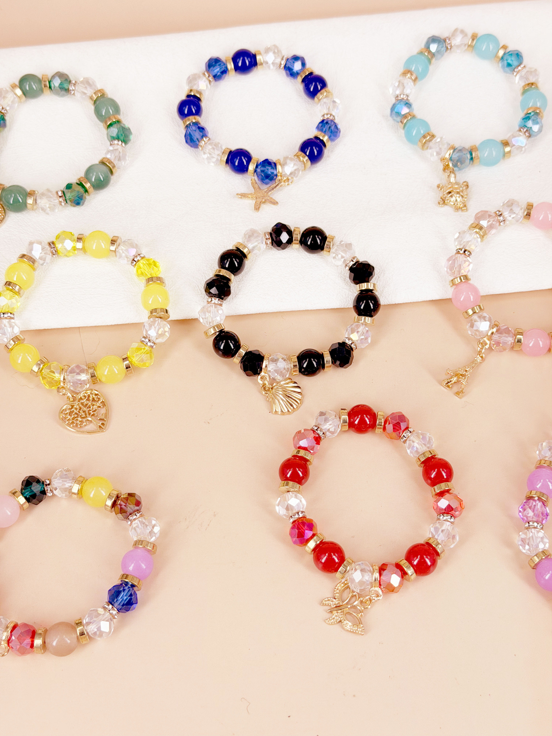Großhändler D Bijoux - Set aus Perlenarmbändern für Kinder